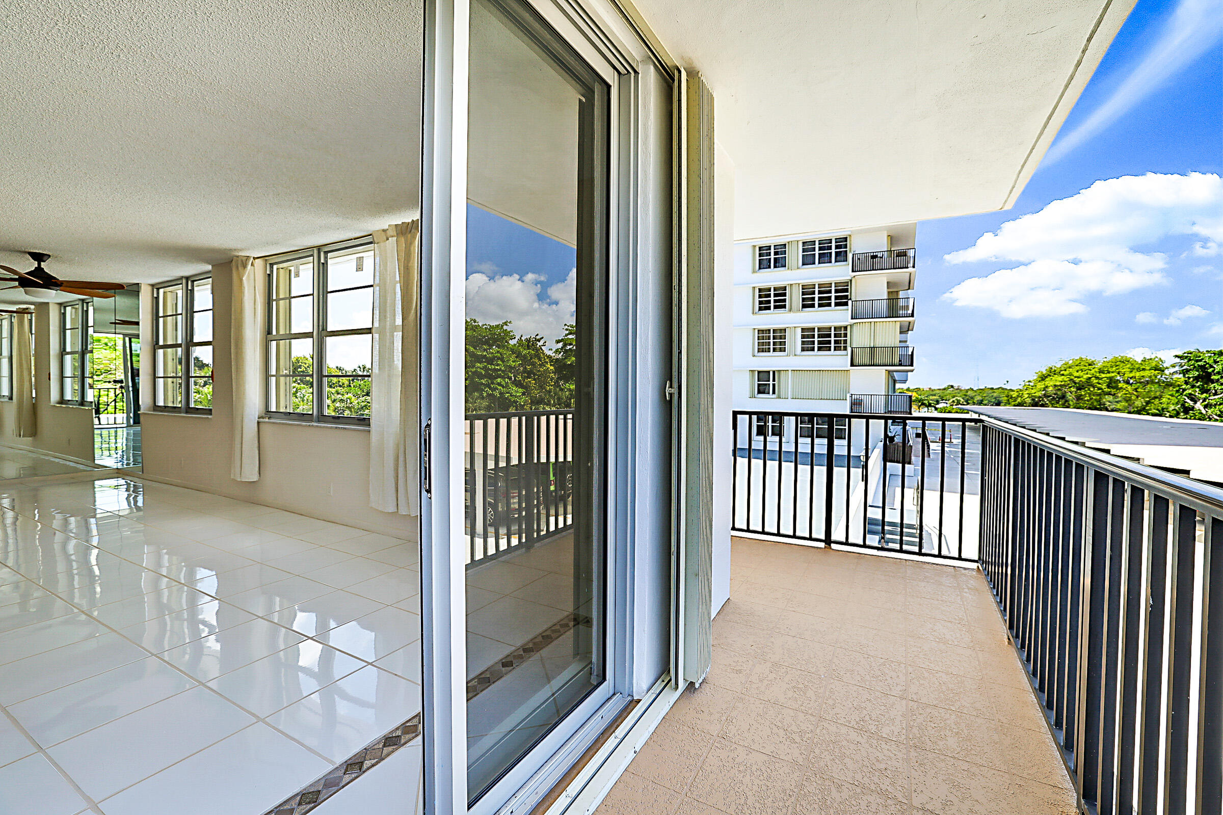 2121 N Ocean Boulevard 302e Property Photo 9