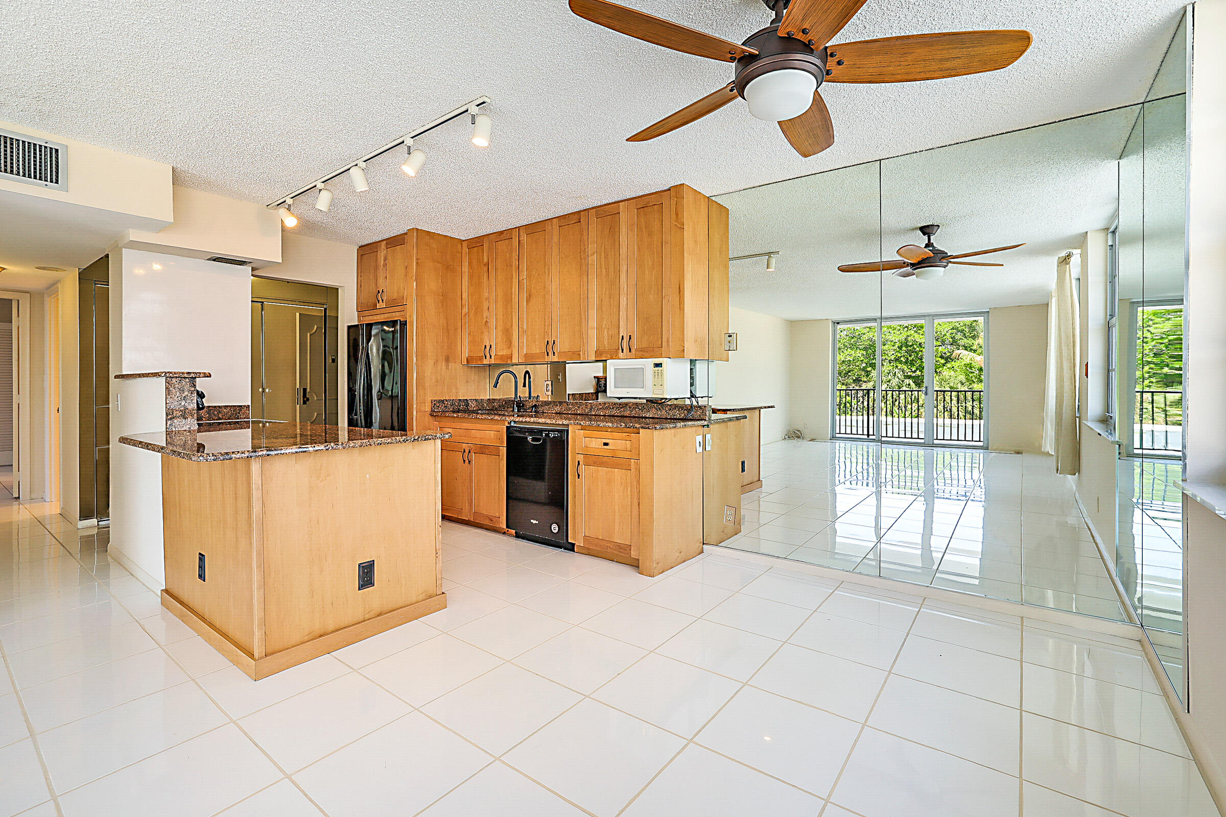 2121 N Ocean Boulevard 302e Property Photo 12