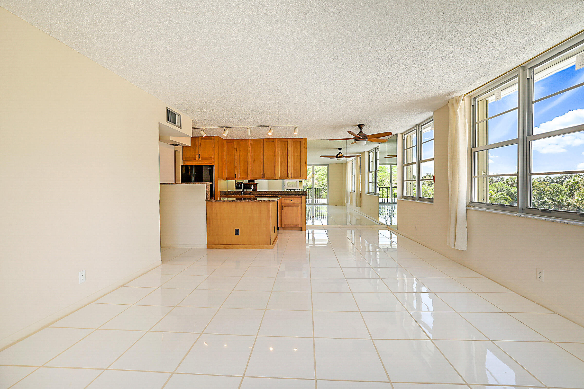 2121 N Ocean Boulevard 302e Property Photo 13