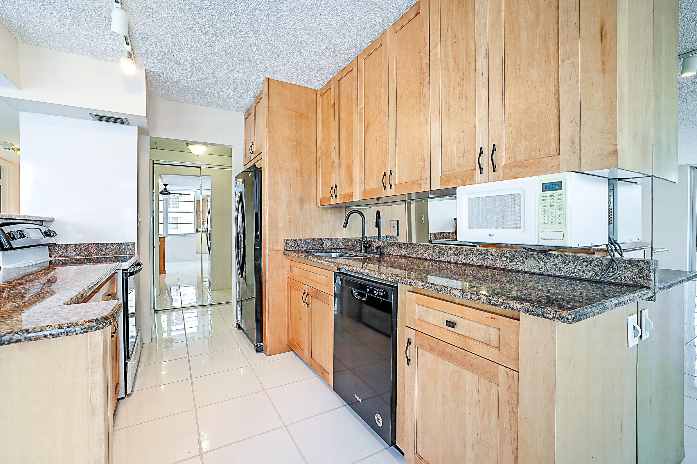 2121 N Ocean Boulevard 302e Property Photo 14