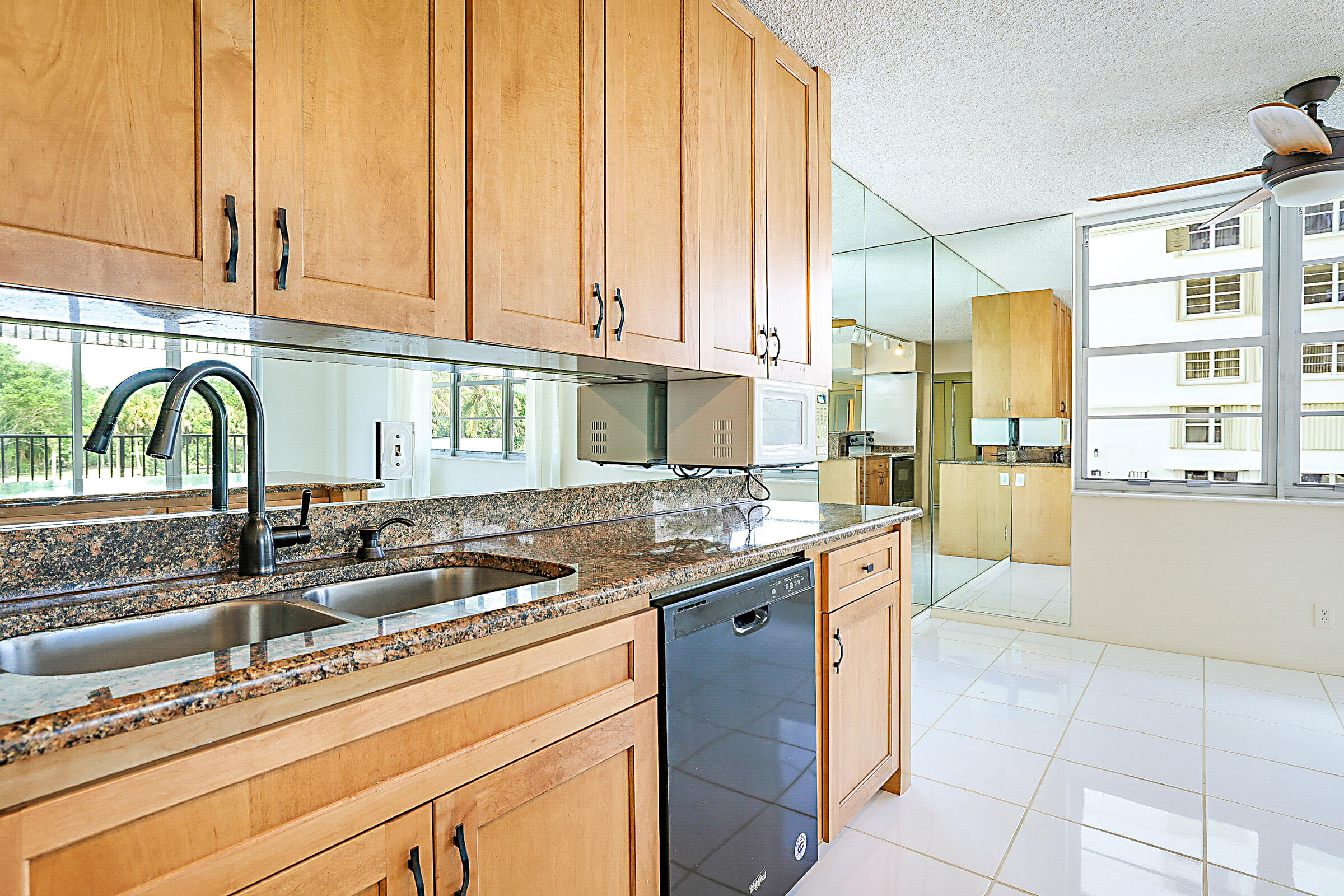 2121 N Ocean Boulevard 302e Property Photo 15