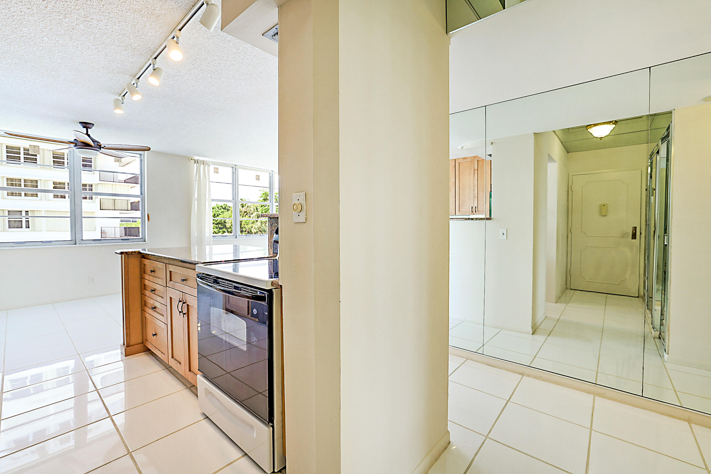 2121 N Ocean Boulevard 302e Property Photo 17