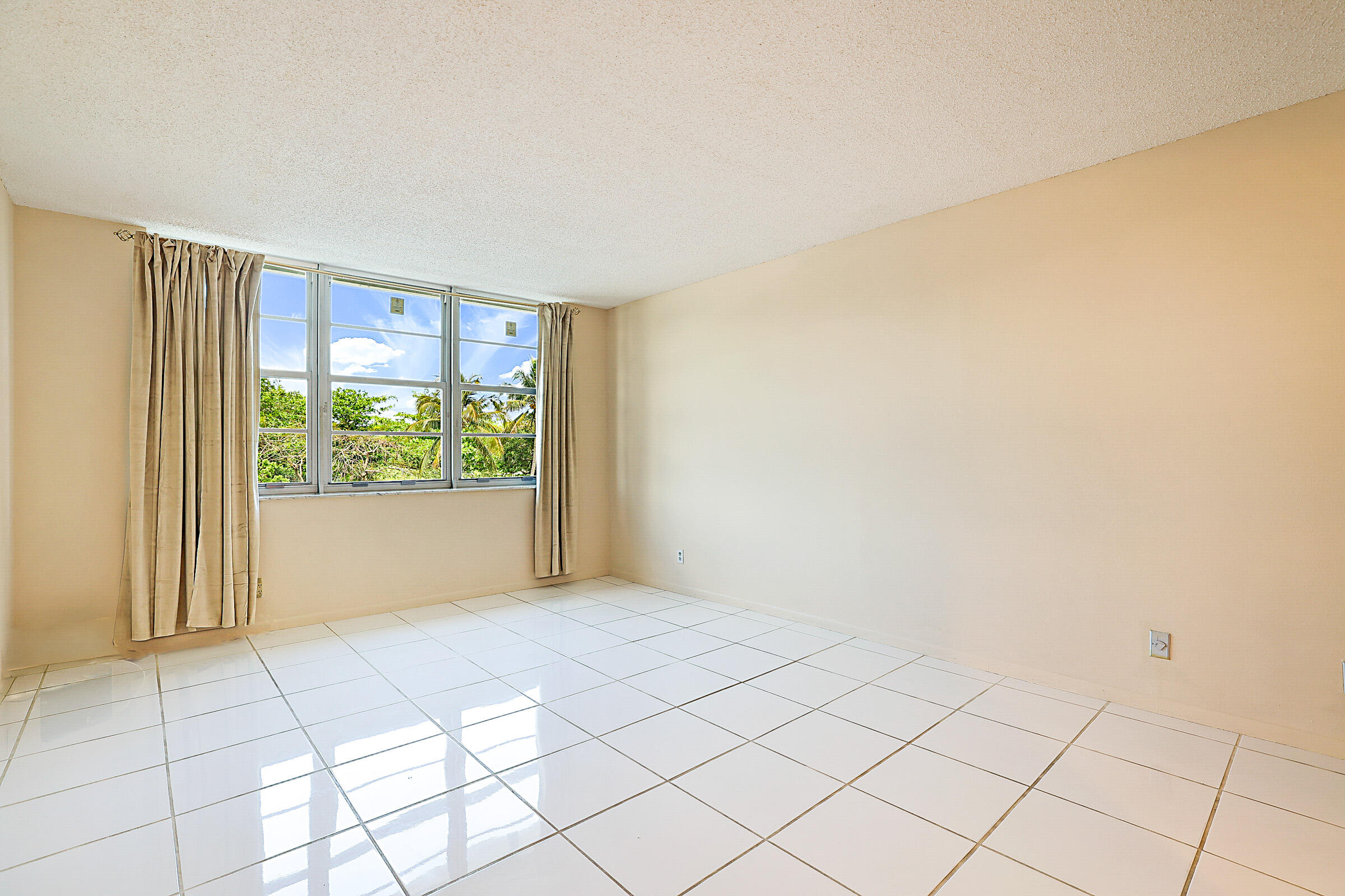 2121 N Ocean Boulevard 302e Property Photo 19