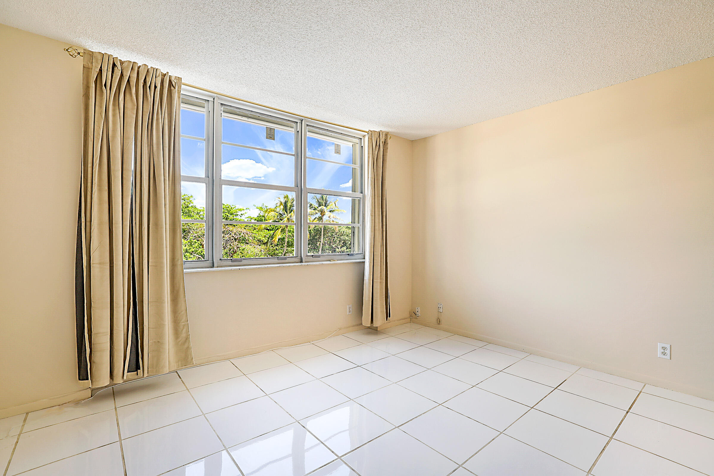 2121 N Ocean Boulevard 302e Property Photo 25