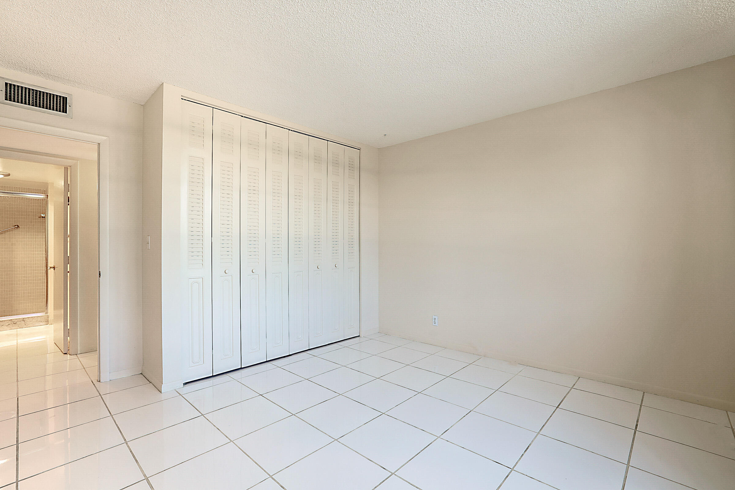 2121 N Ocean Boulevard 302e Property Photo 29