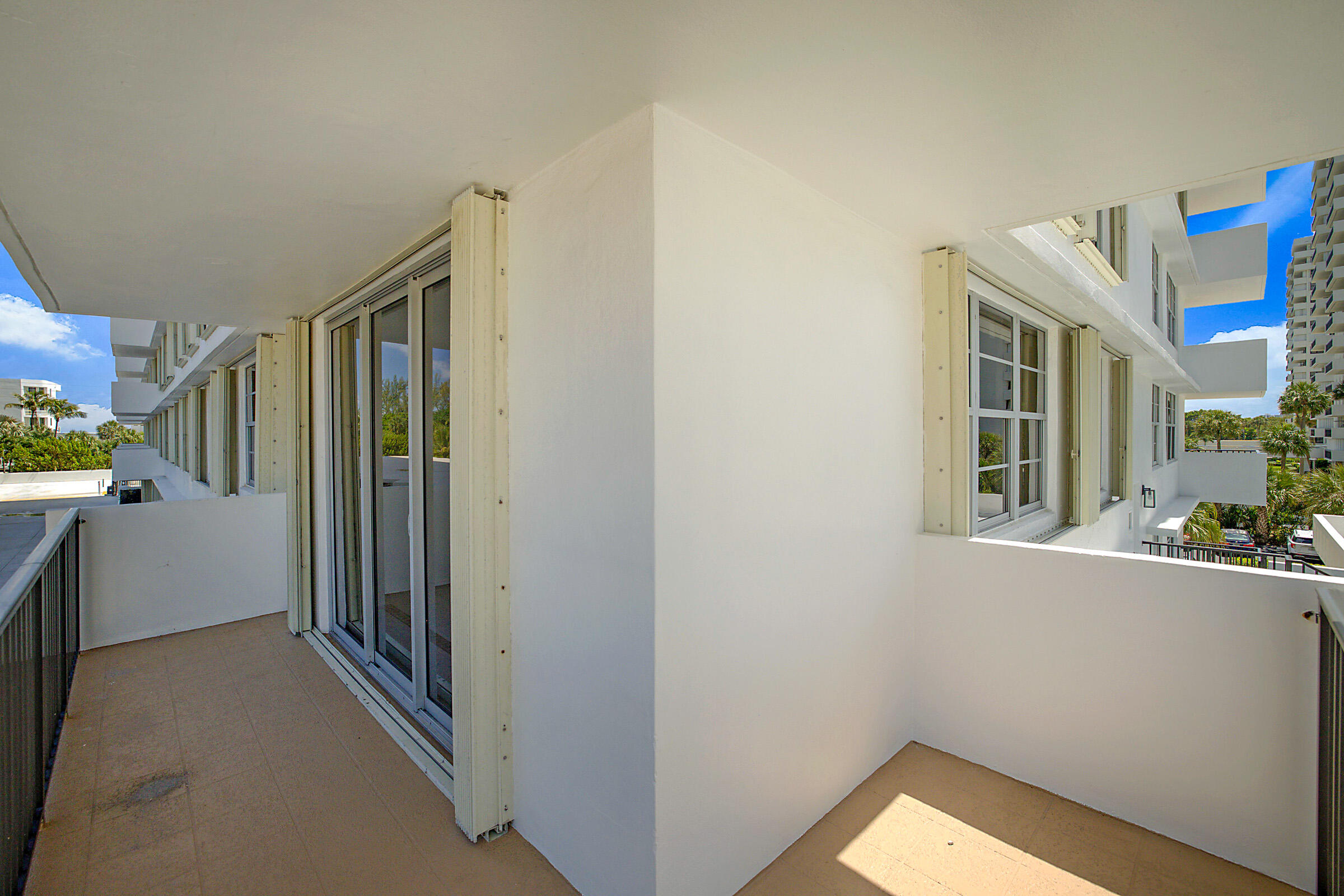 2121 N Ocean Boulevard 302e Property Photo 30