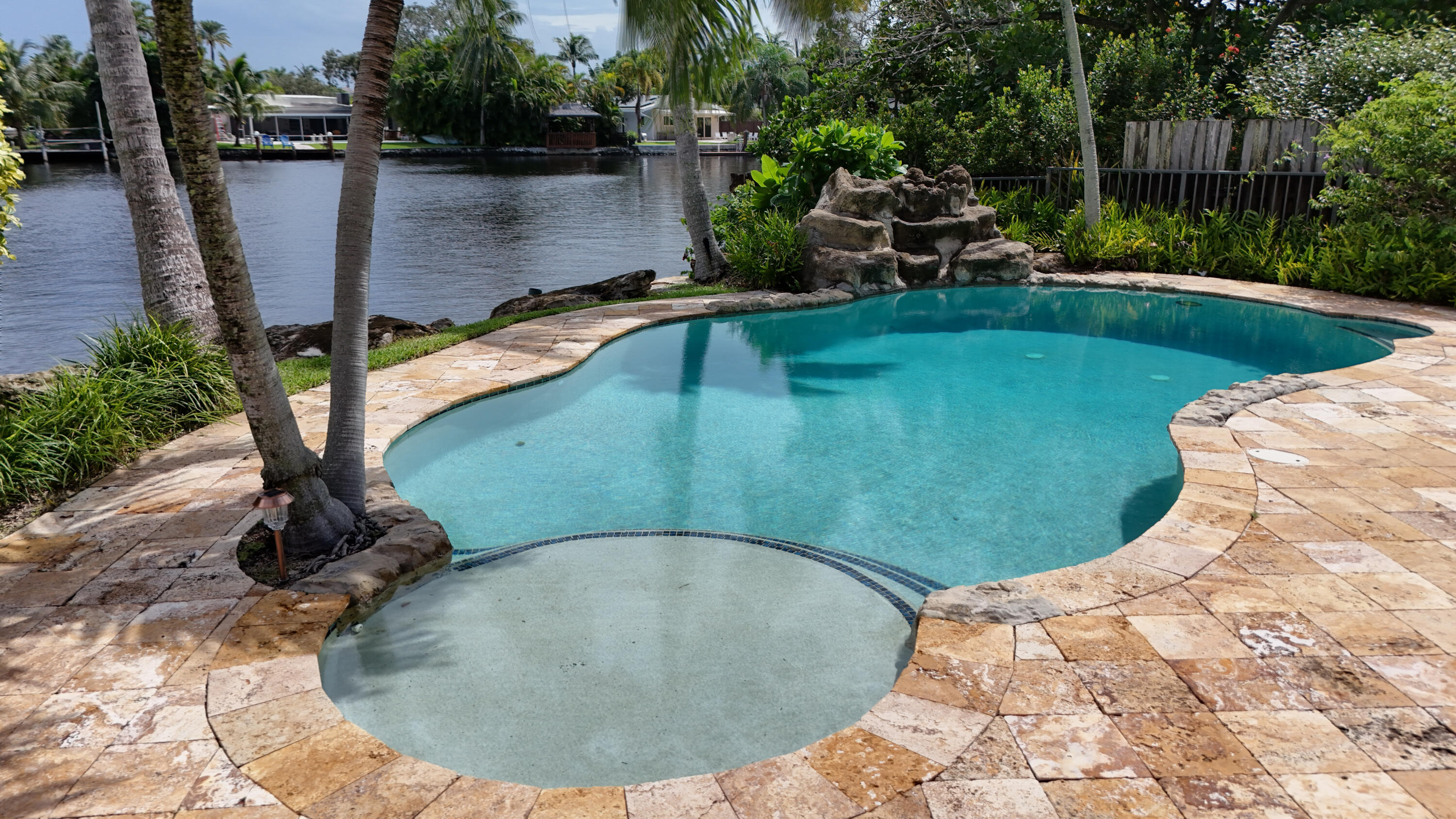 1925 Coral Gardens Drive Property Photo 2