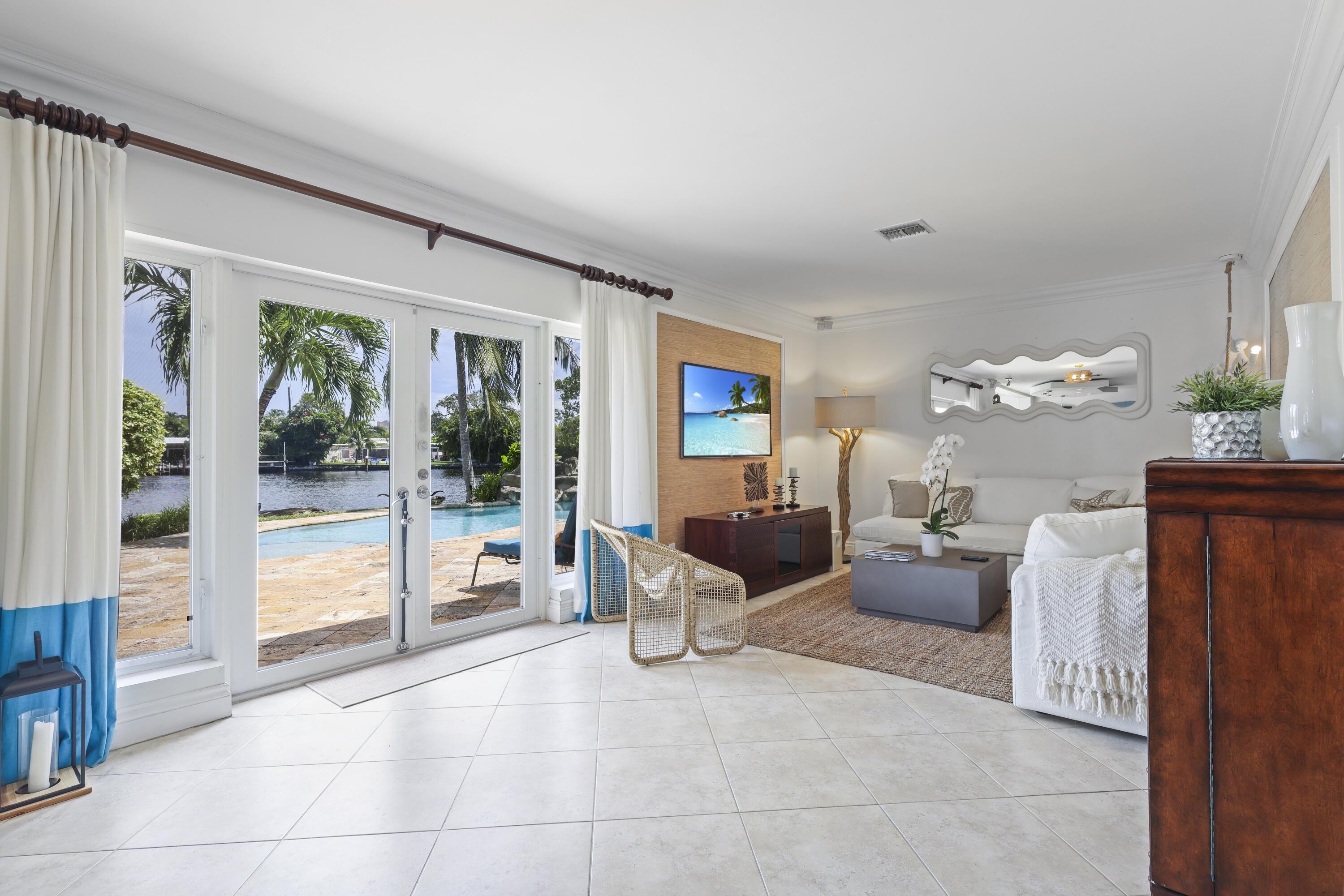 1925 Coral Gardens Drive Property Photo 6