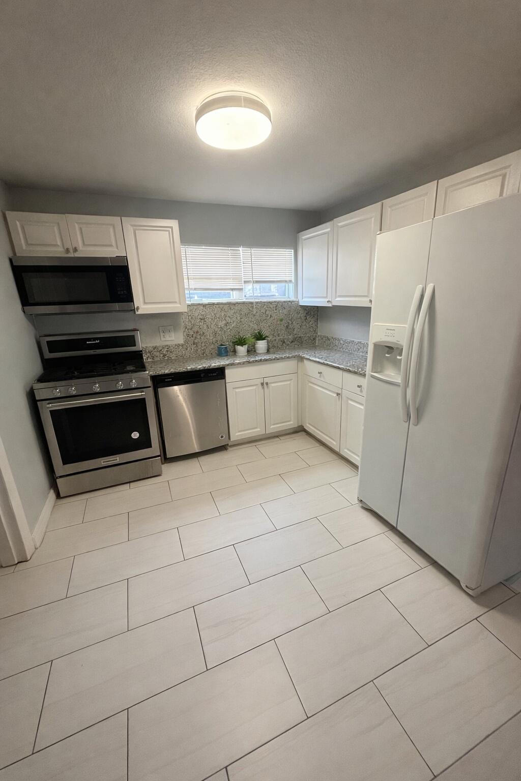 2686 Summit Boulevard Property Photo 5