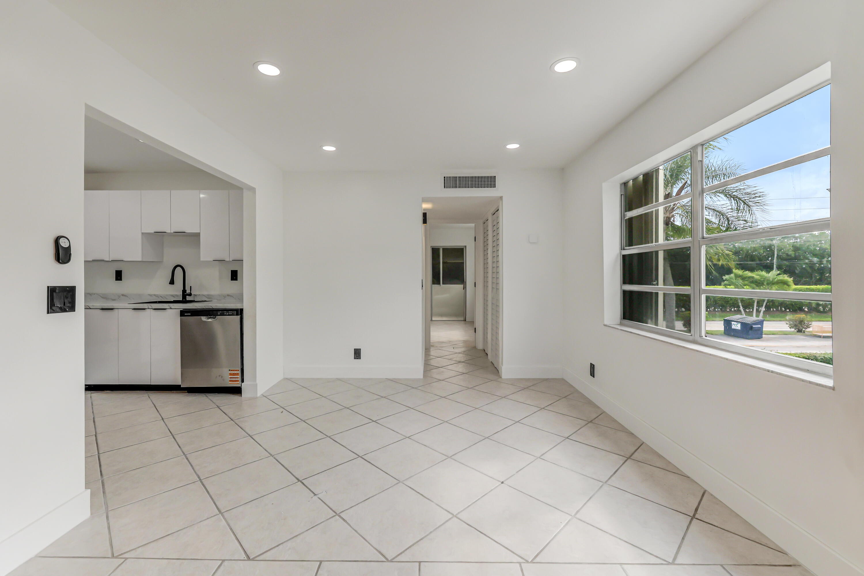560 Capri Property Photo 4