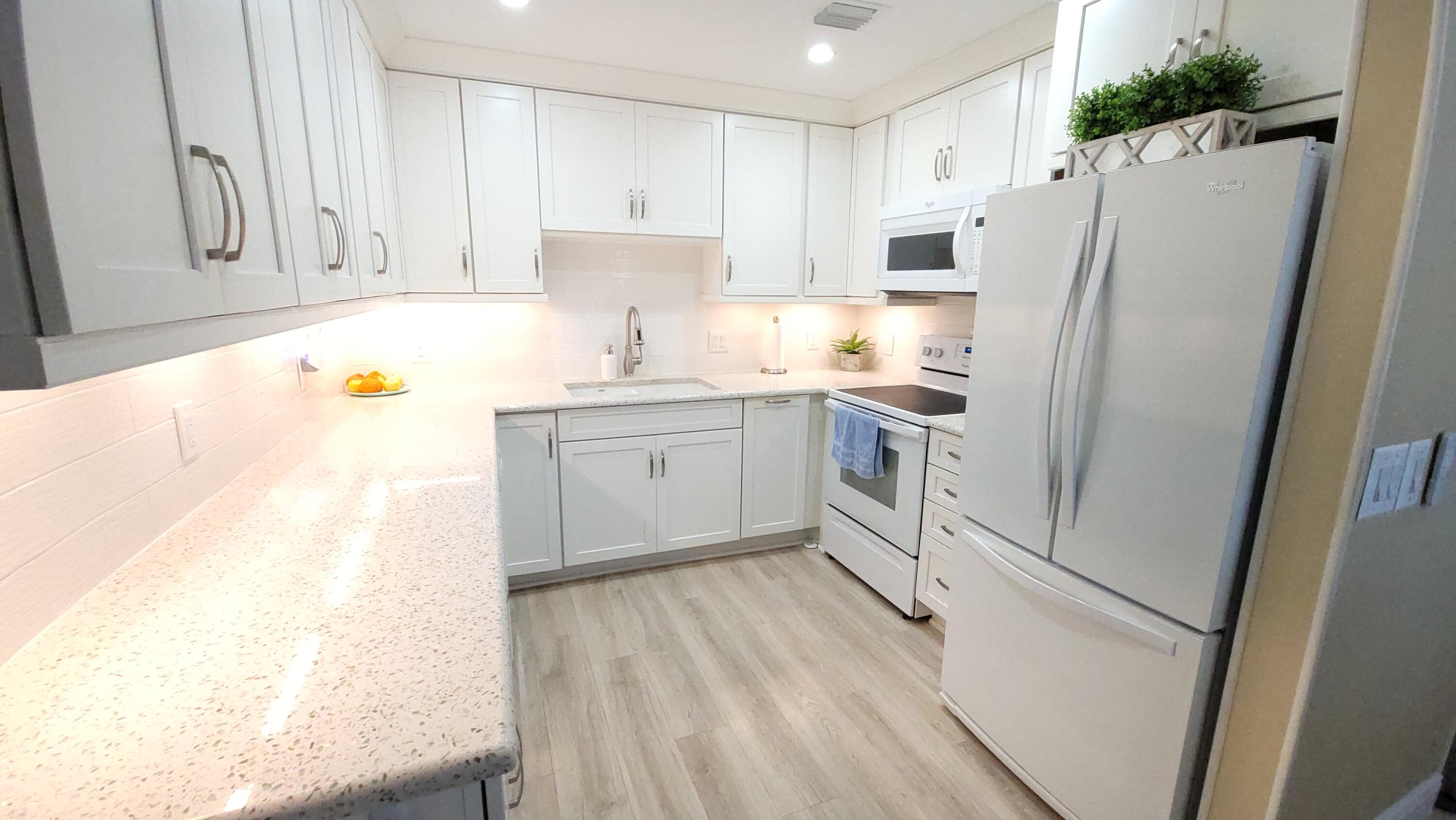 34 Somerset B Property Photo 1