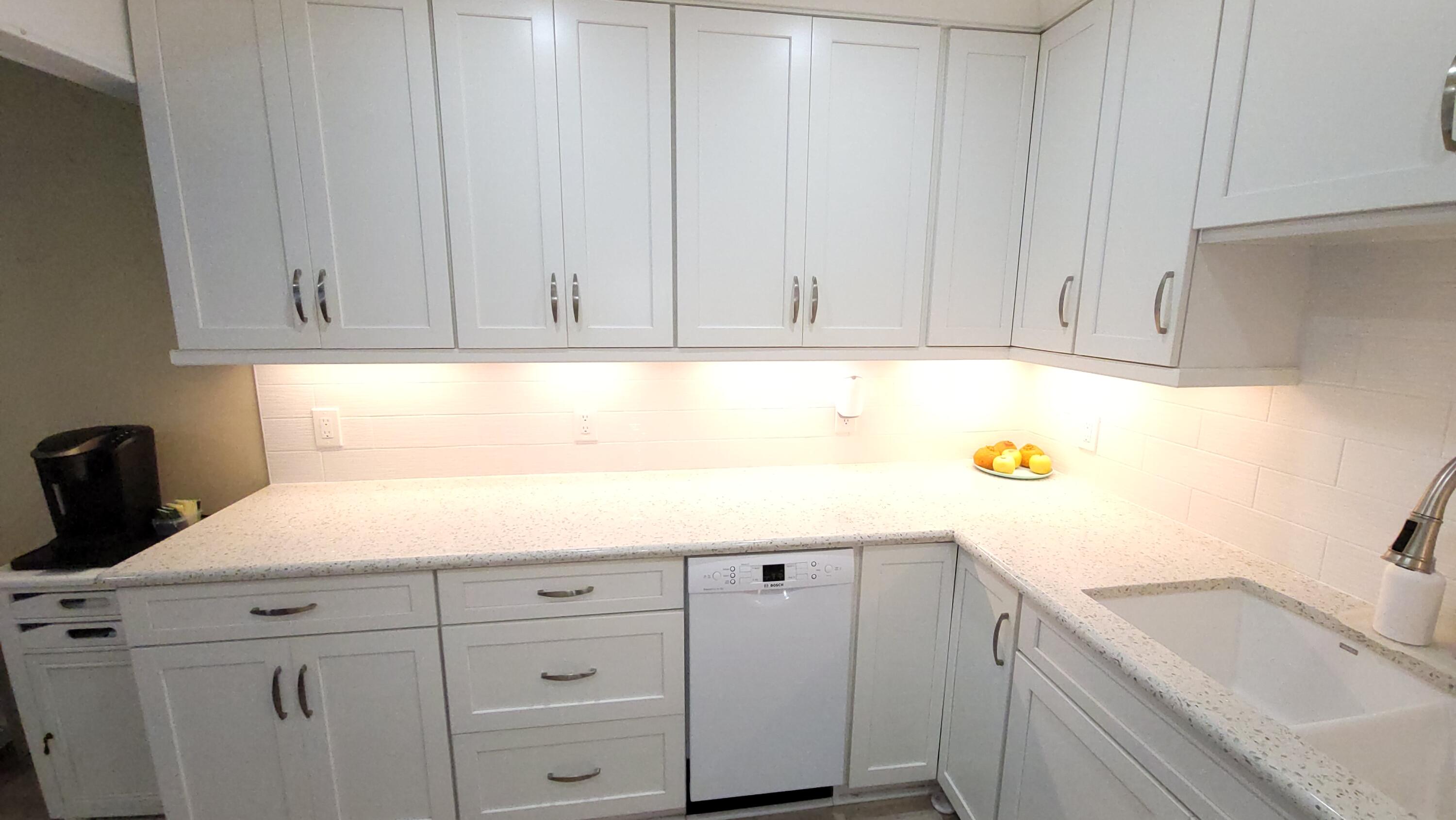 34 Somerset B Property Photo 4