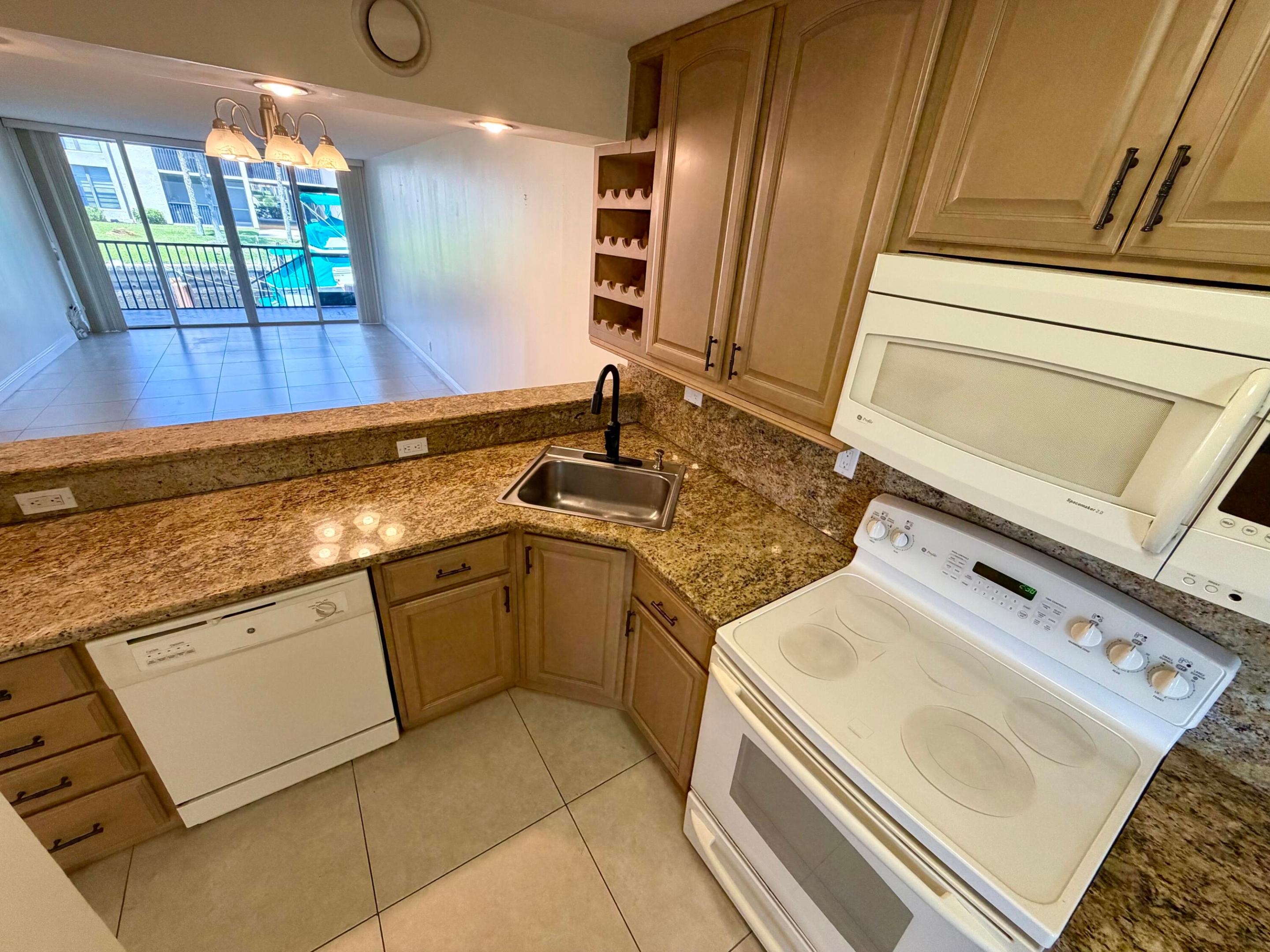 6 Royal Palm Way 102 Property Photo 2