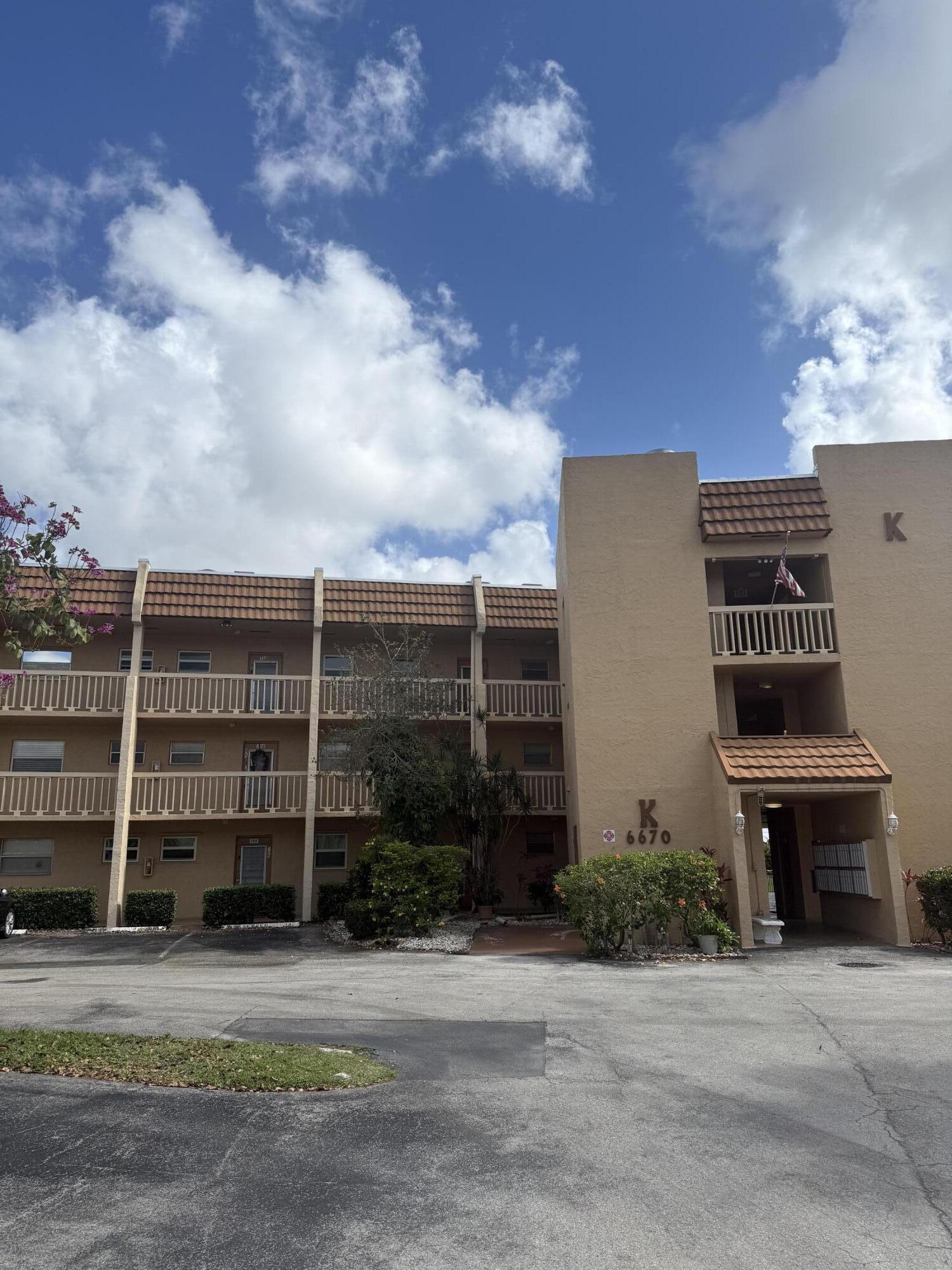 6670 Royal Palm Boulevard 205k Property Photo 1