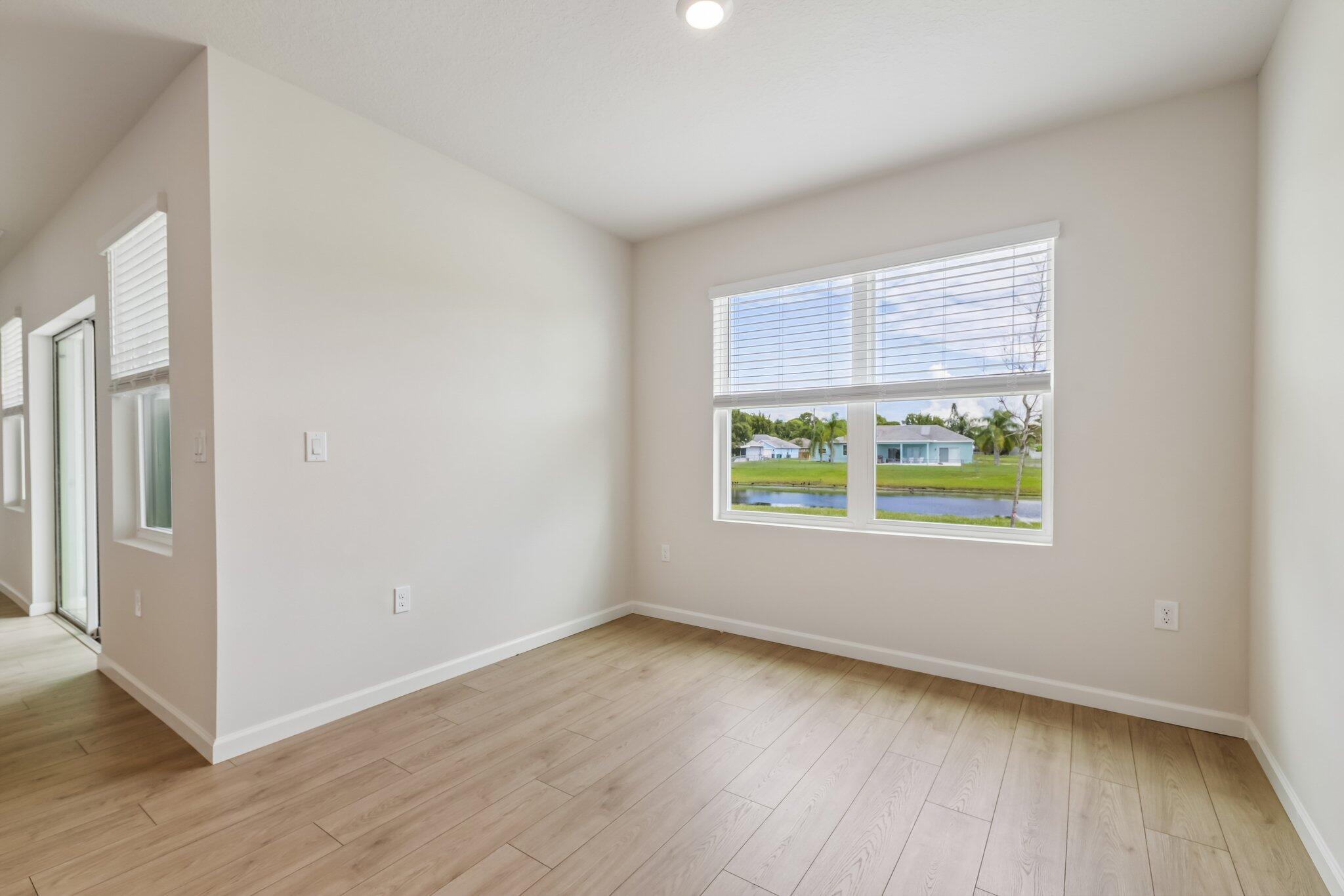 731 Se Celtic Avenue Property Photo 10