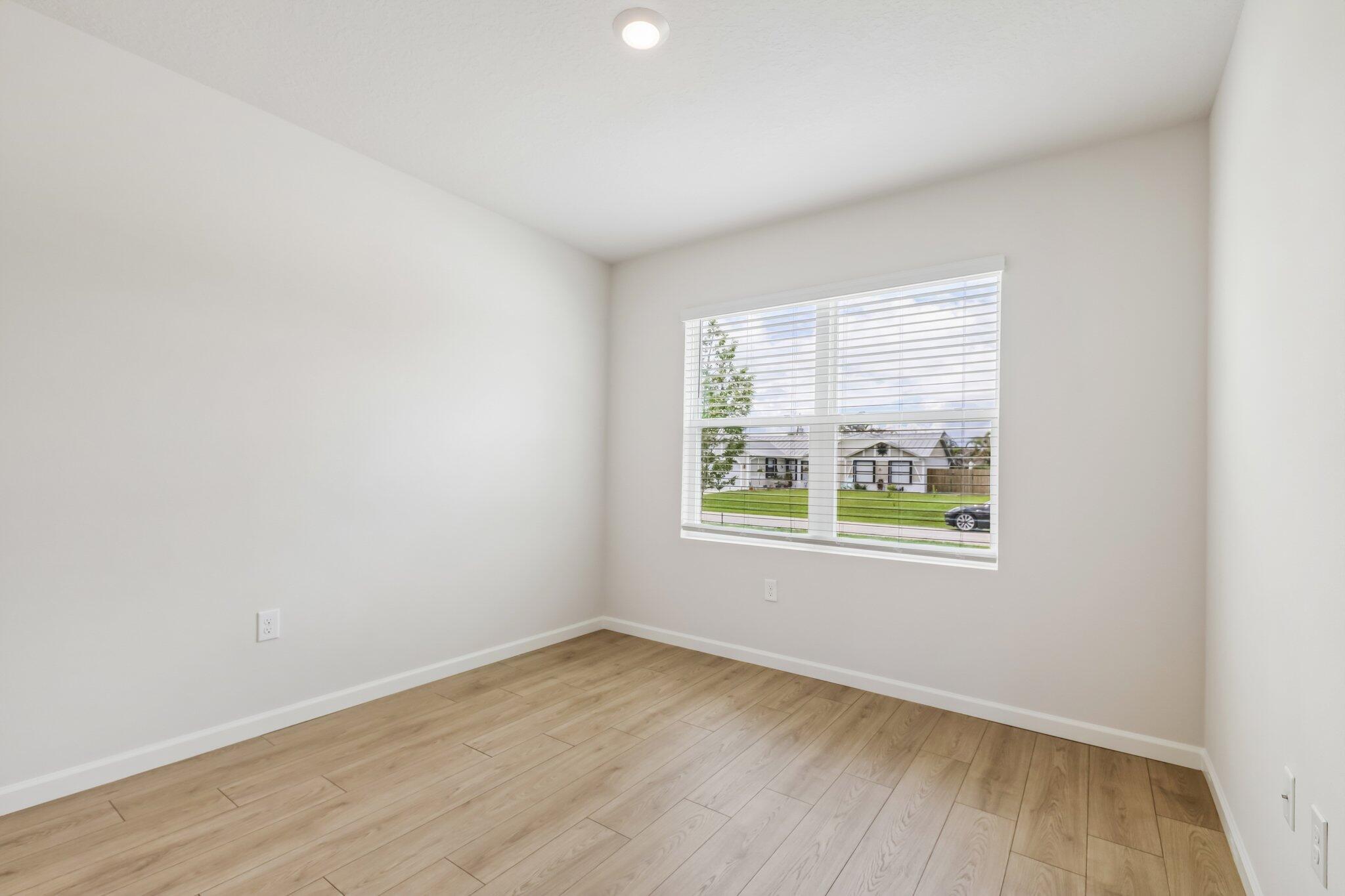 731 Se Celtic Avenue Property Photo 17