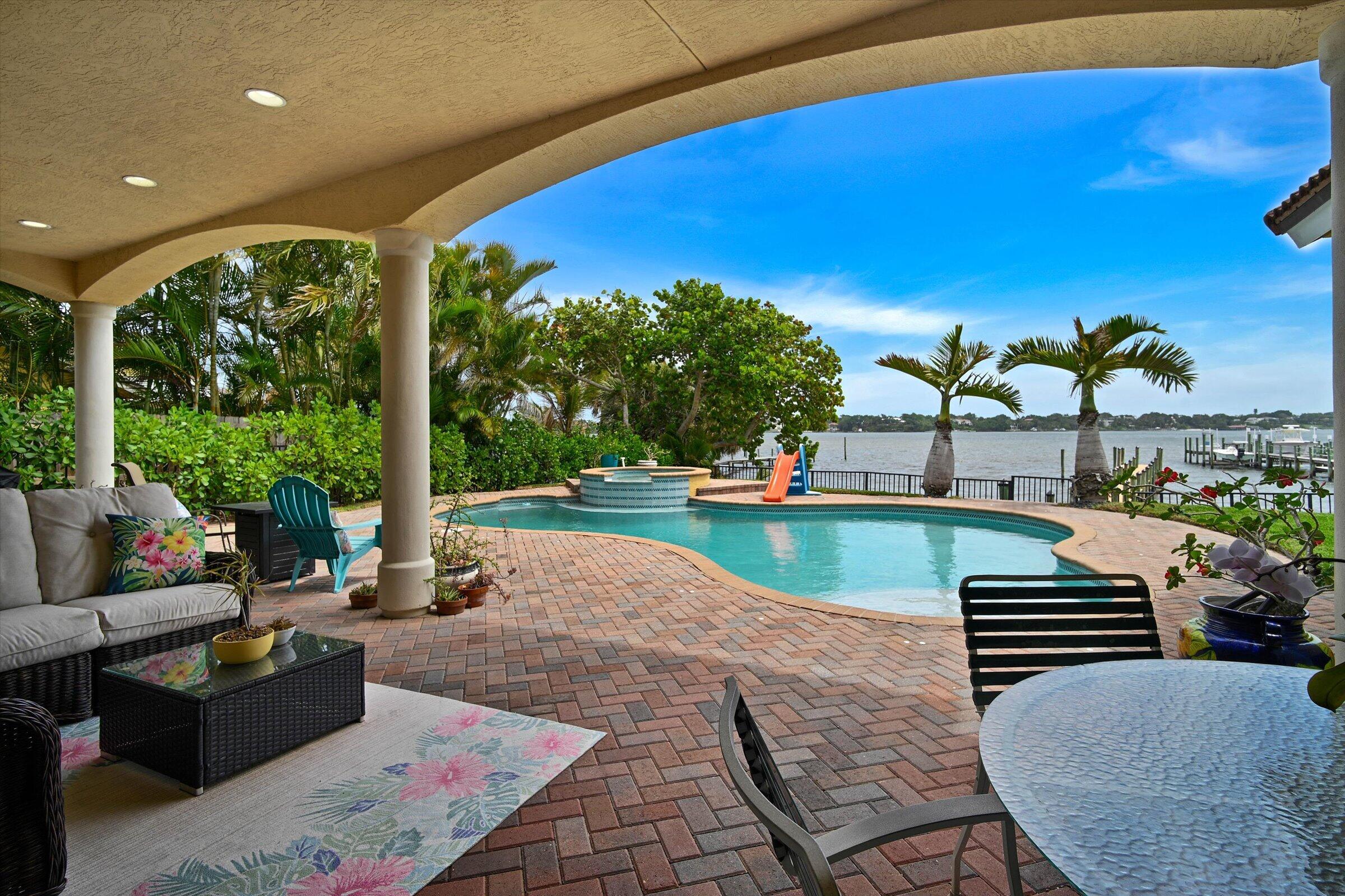 881 SE Saint Lucie Boulevard Property Photo 1