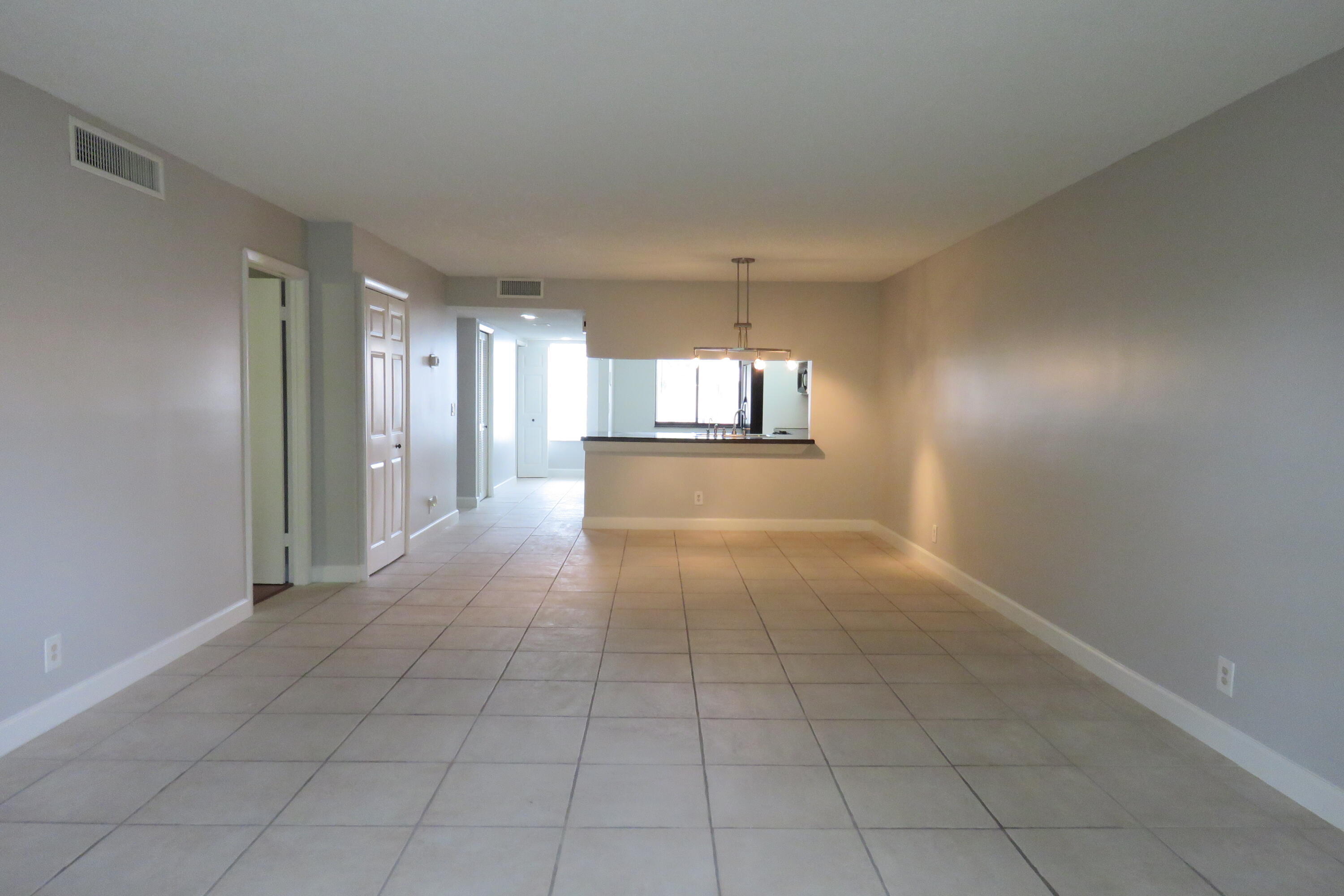 193 Lakeview Drive 205 Property Photo 1