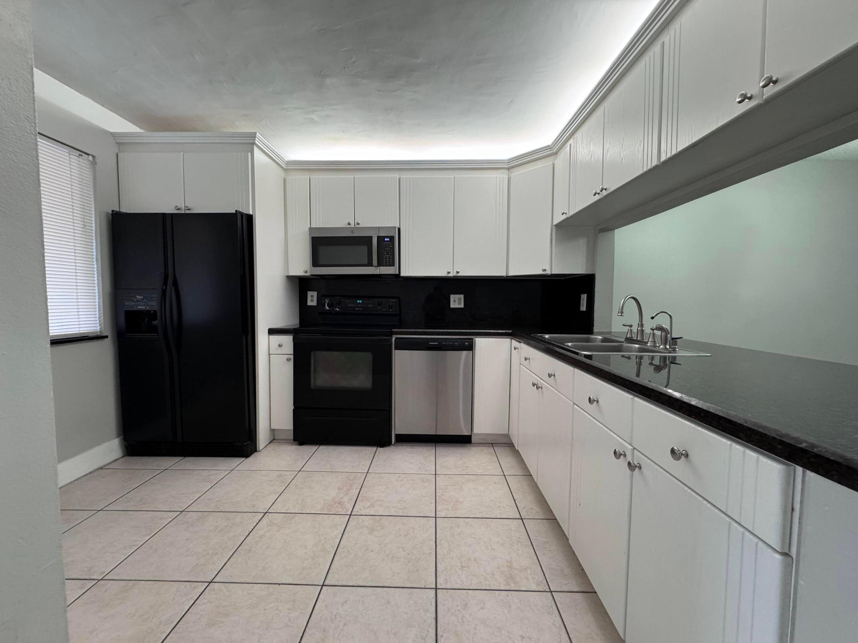 193 Lakeview Drive 205 Property Photo 4