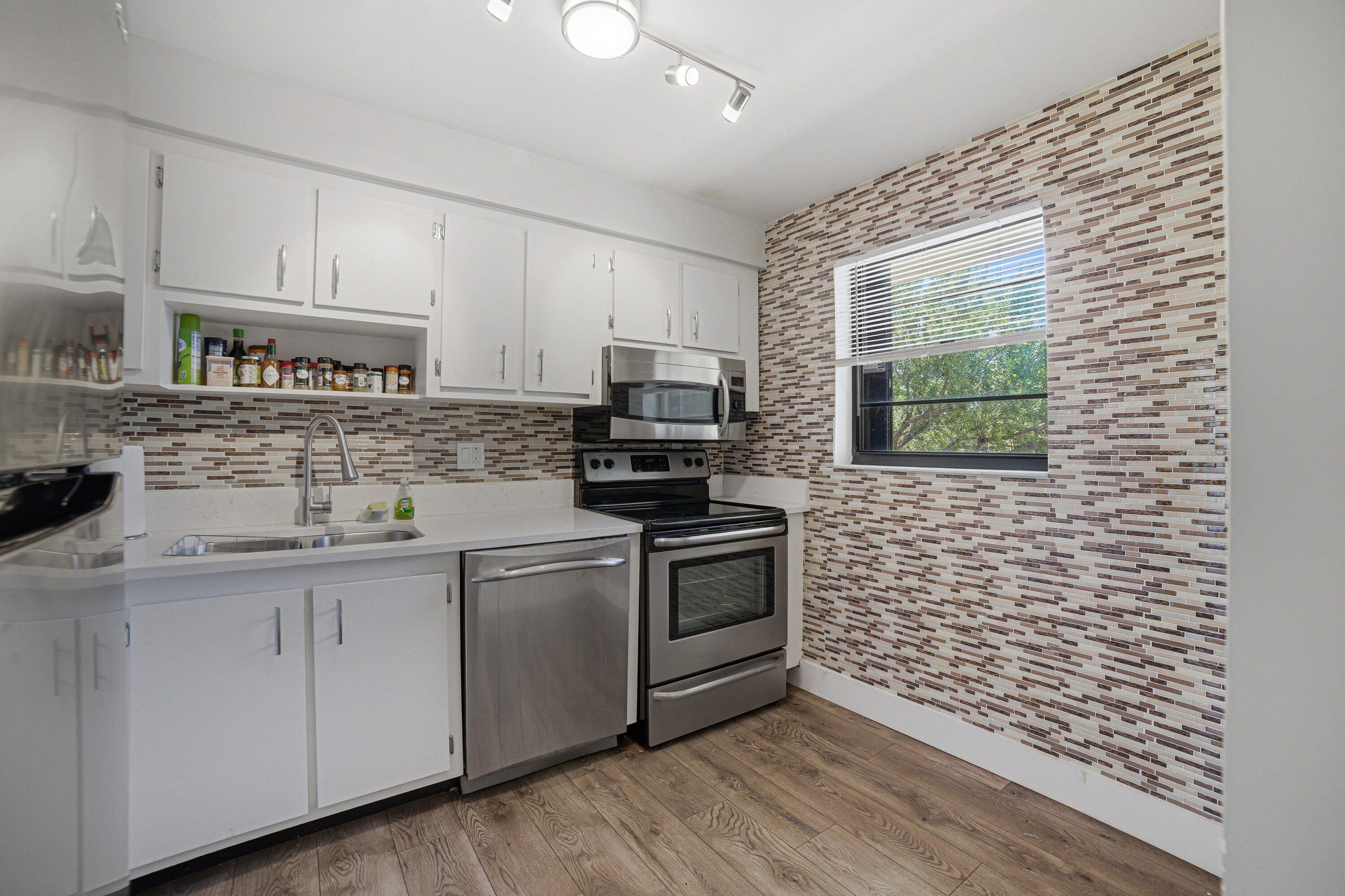 367 S Federal Highway C323 Property Photo 10