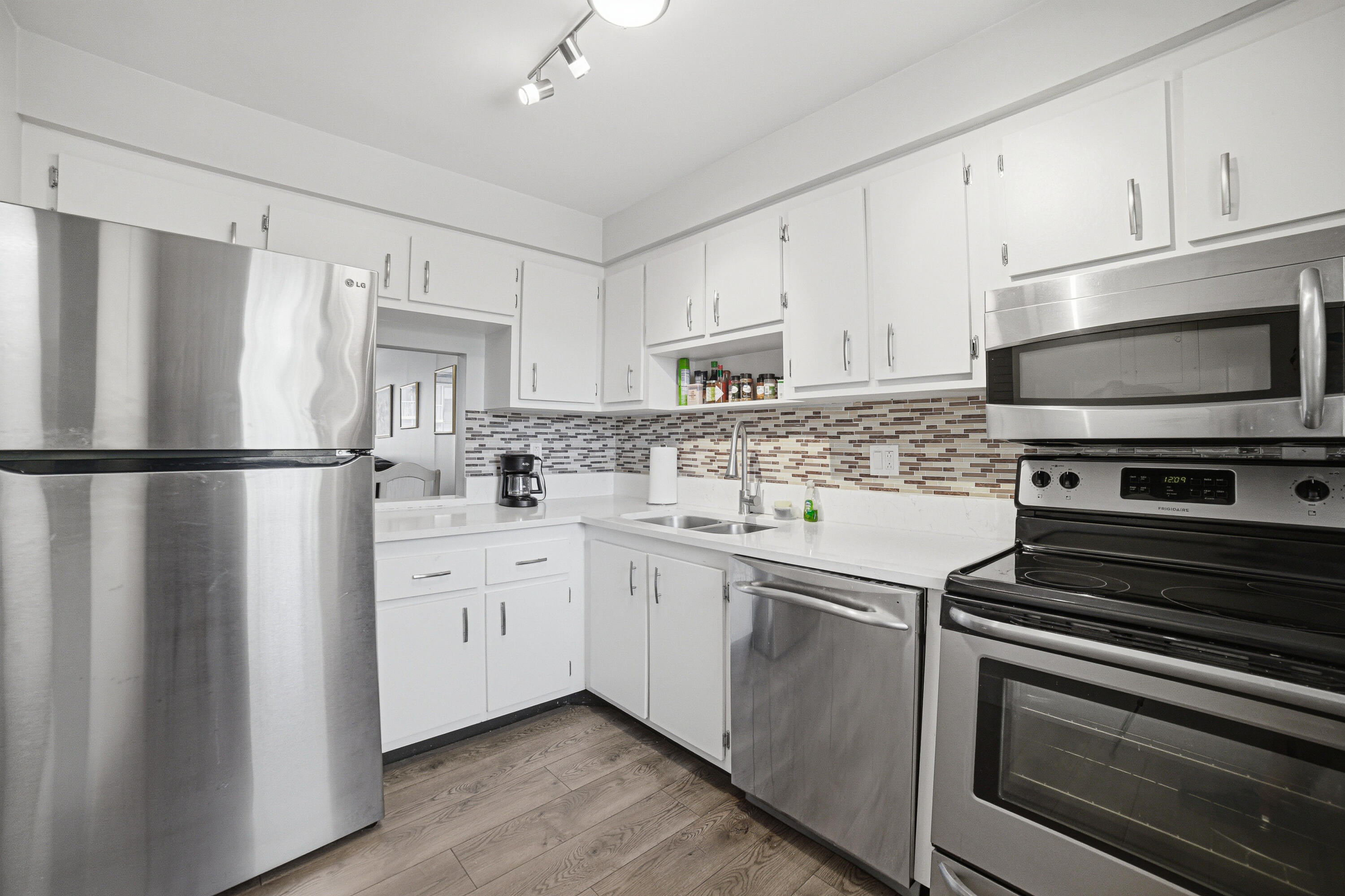 367 S Federal Highway C323 Property Photo 11