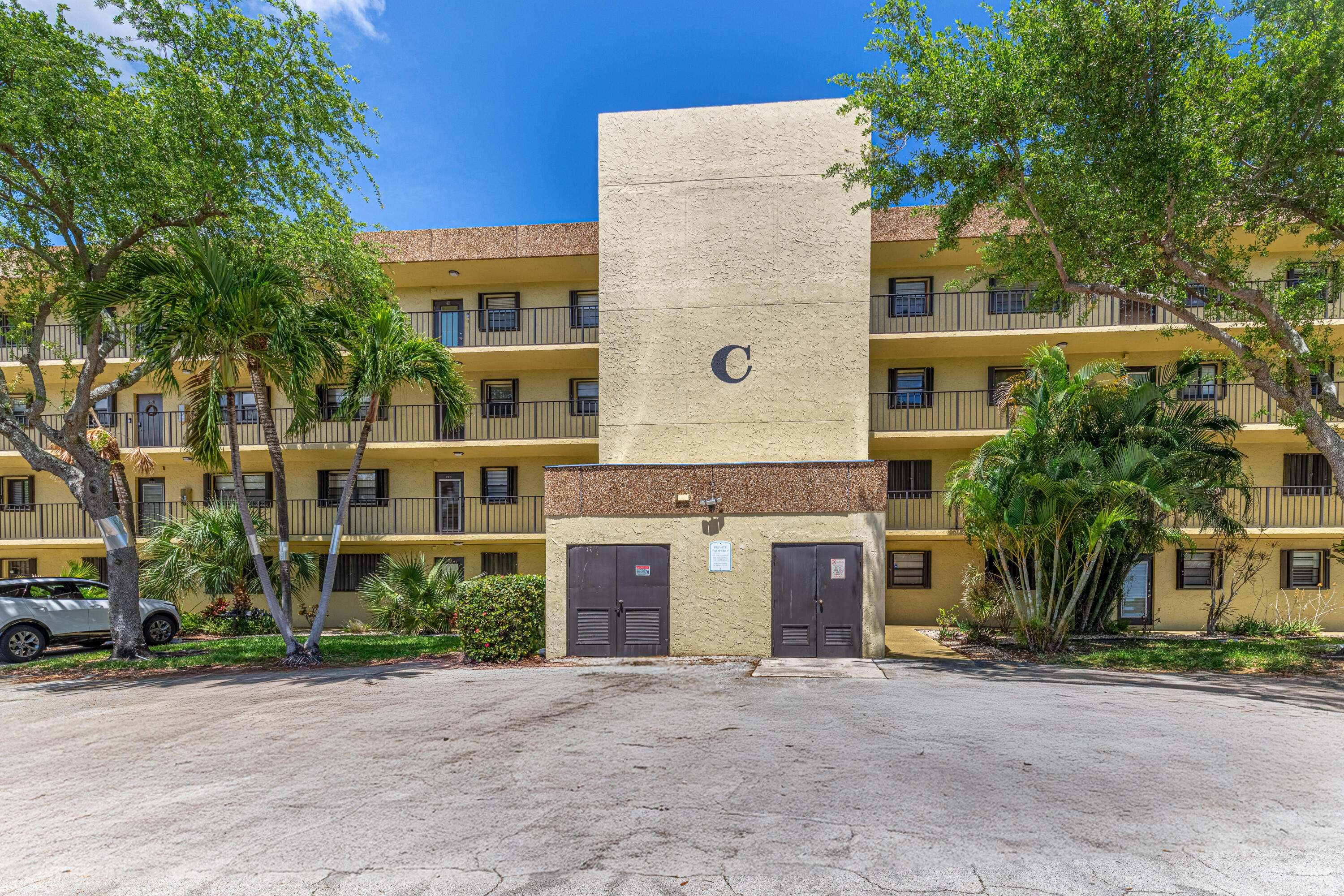 367 S Federal Highway C323 Property Photo 30