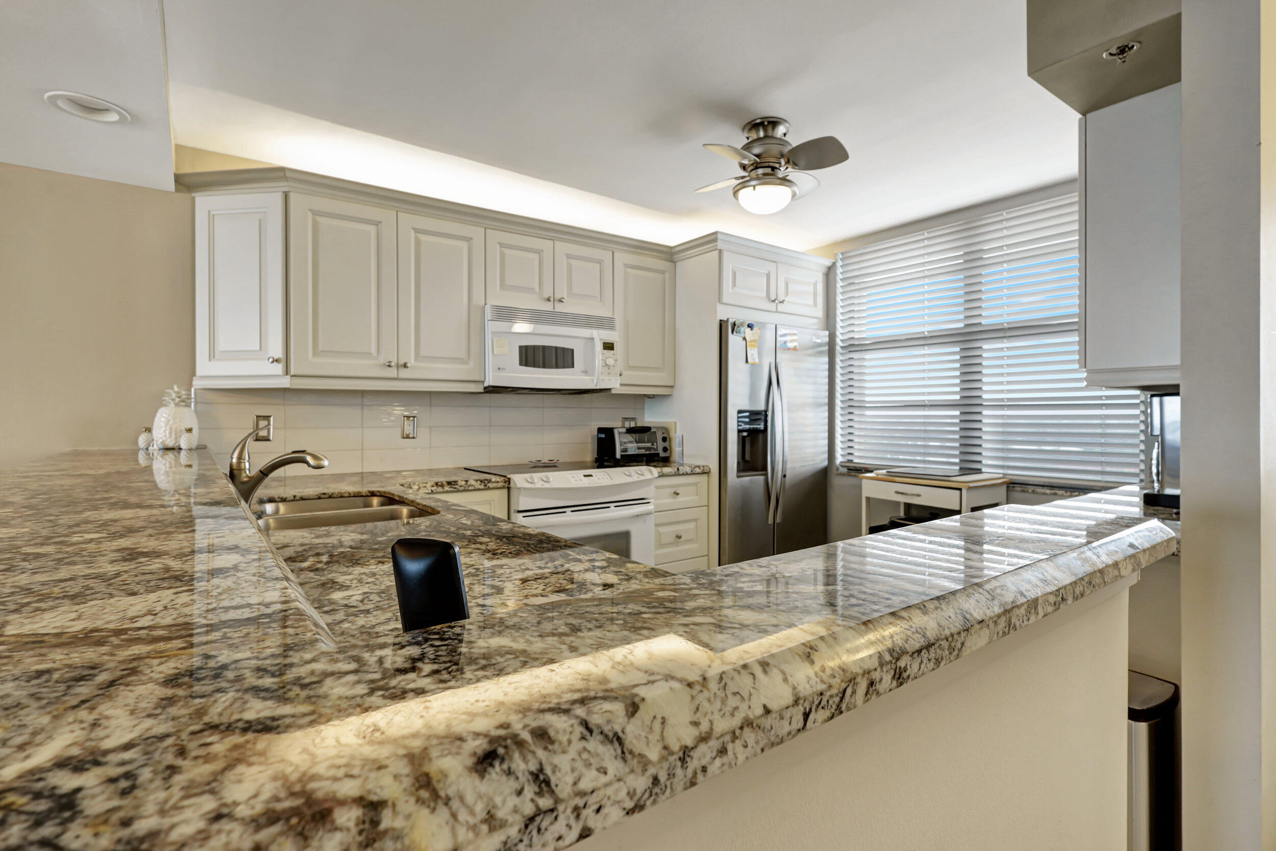 840 Ocean Drive 806 Property Photo 13