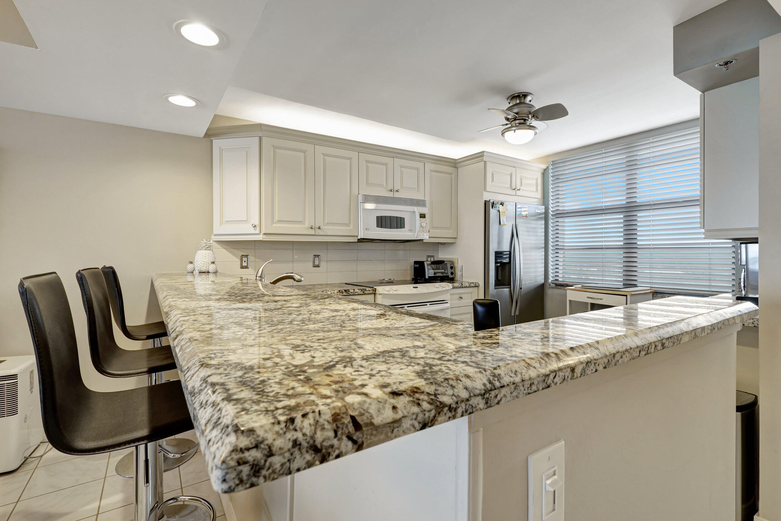 840 Ocean Drive 806 Property Photo 18