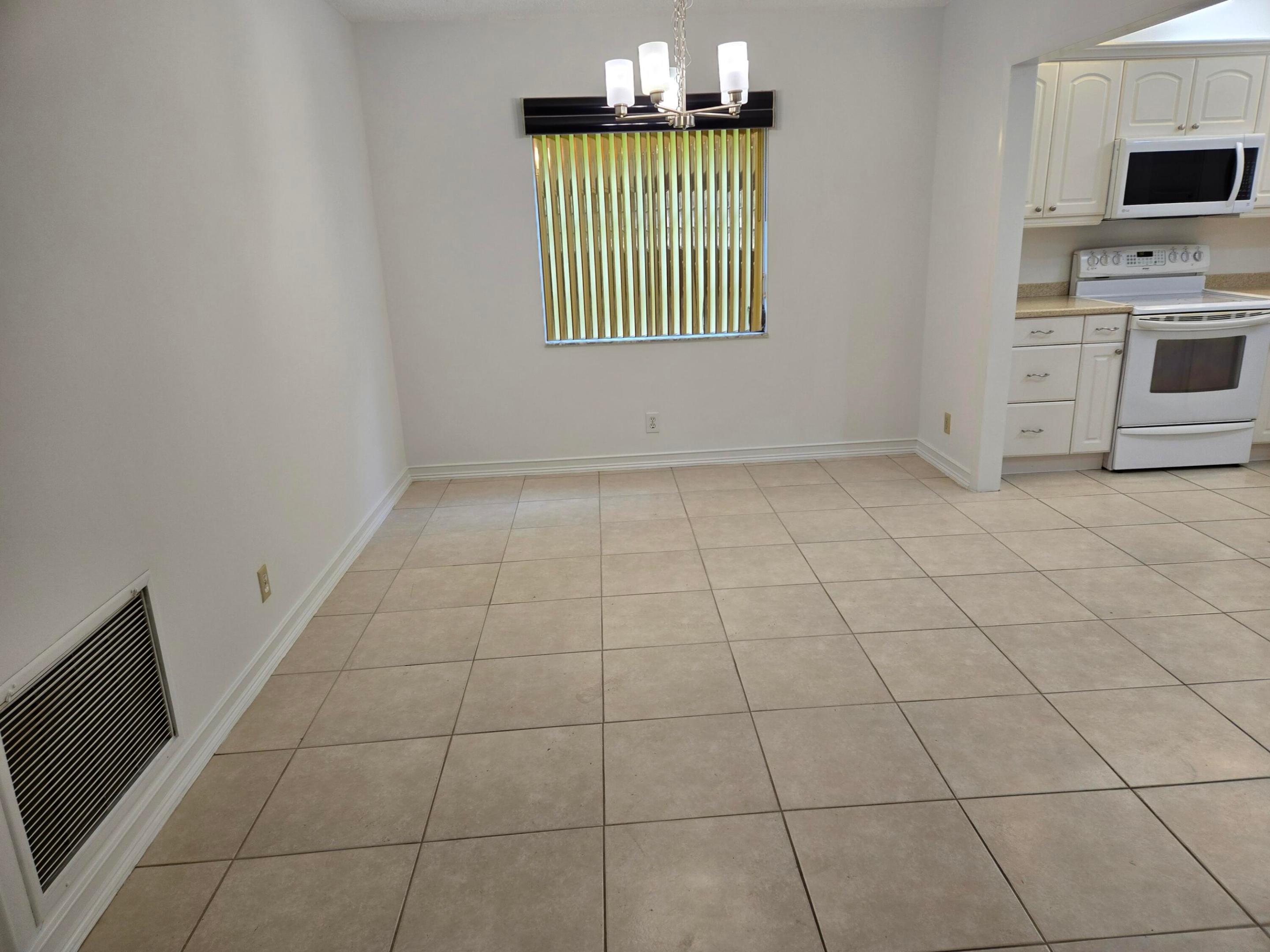 10125 Nw 71st Street Property Photo 5