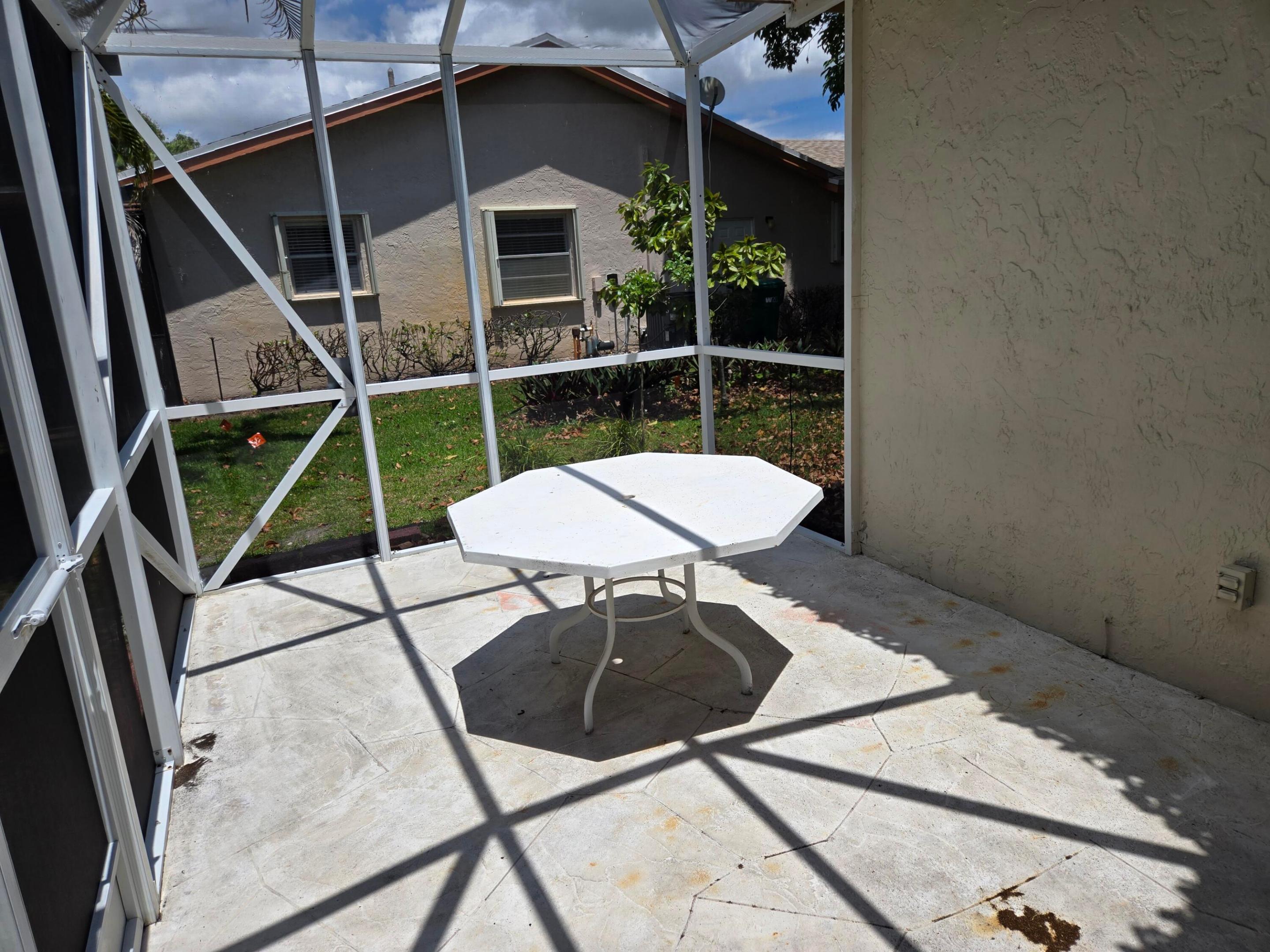 10125 Nw 71st Street Property Photo 16