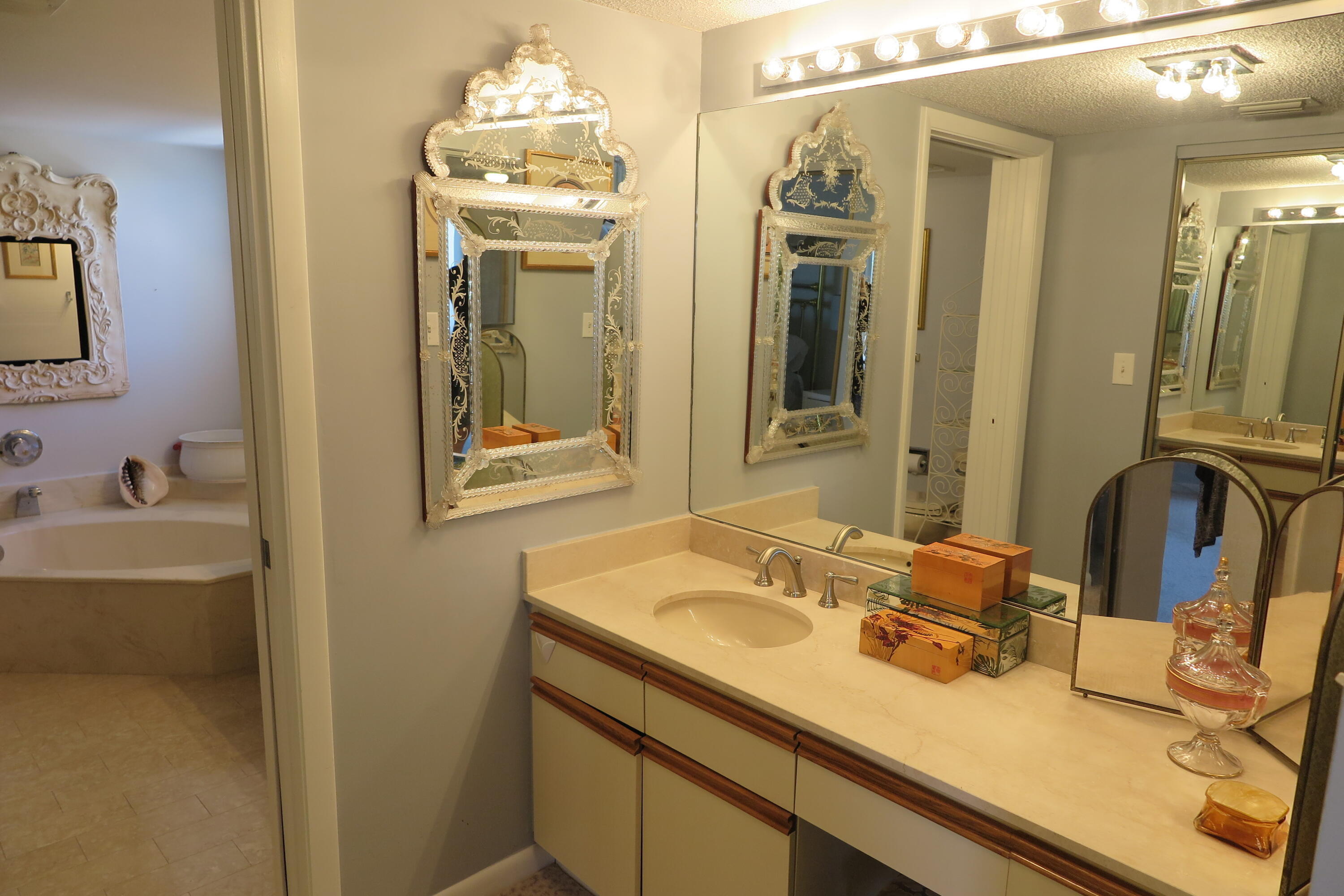 7578 Regency Lake Drive 501 Property Photo 17