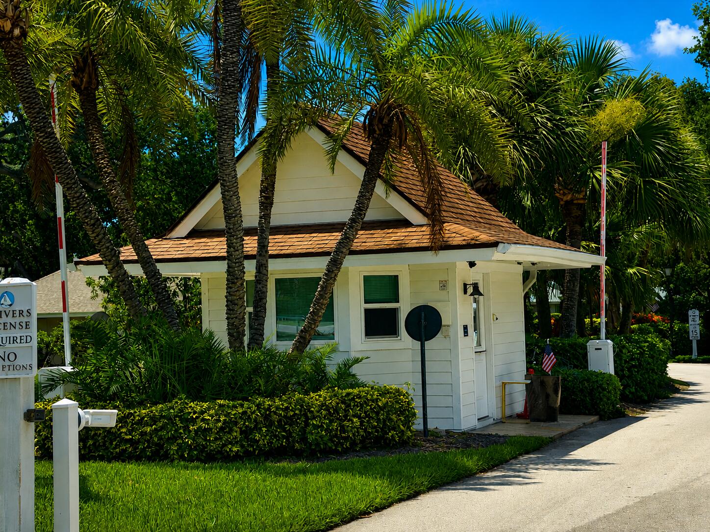 1027 Mangrove Lane Property Photo 3