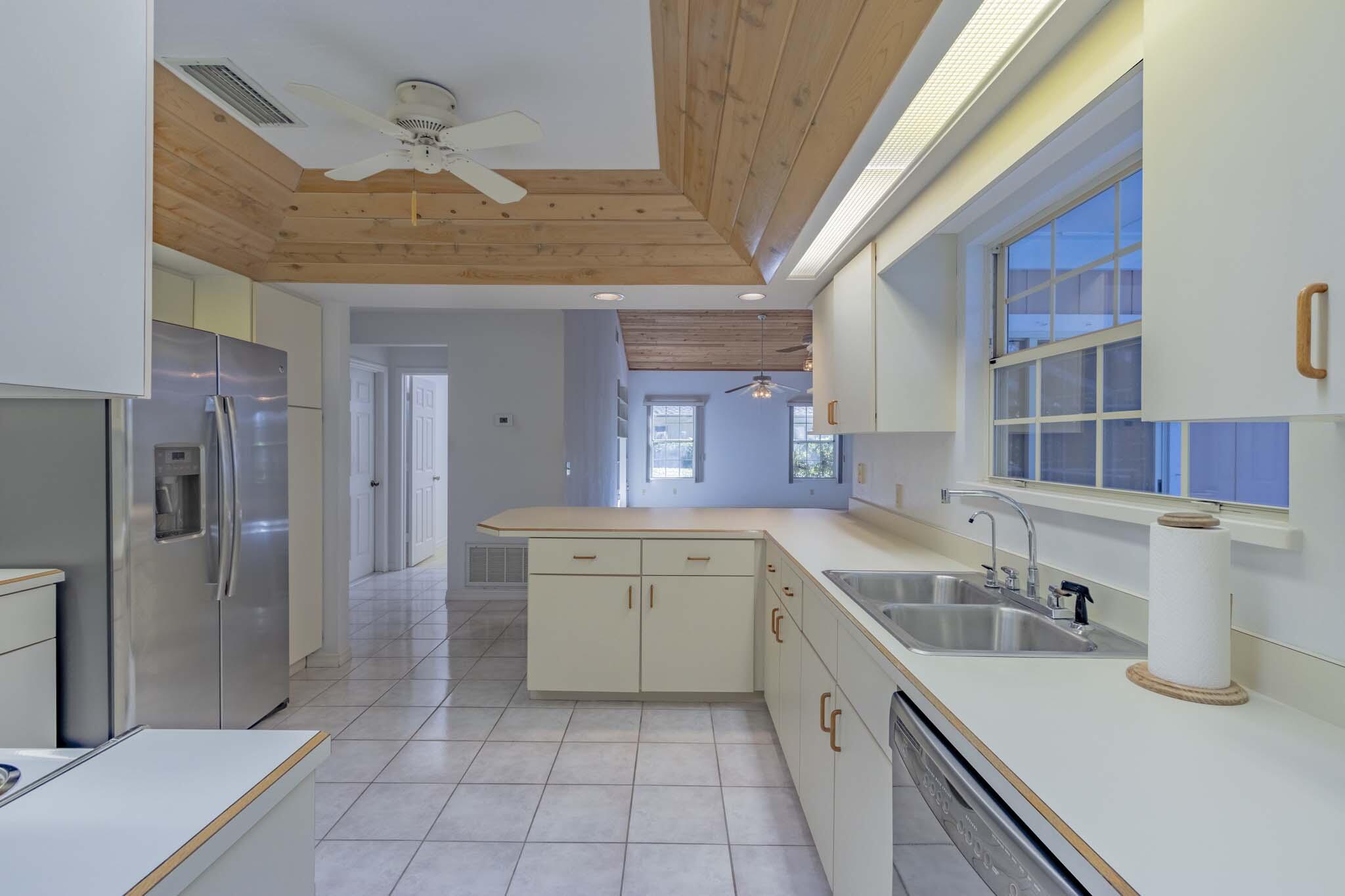 1027 Mangrove Lane Property Photo 8