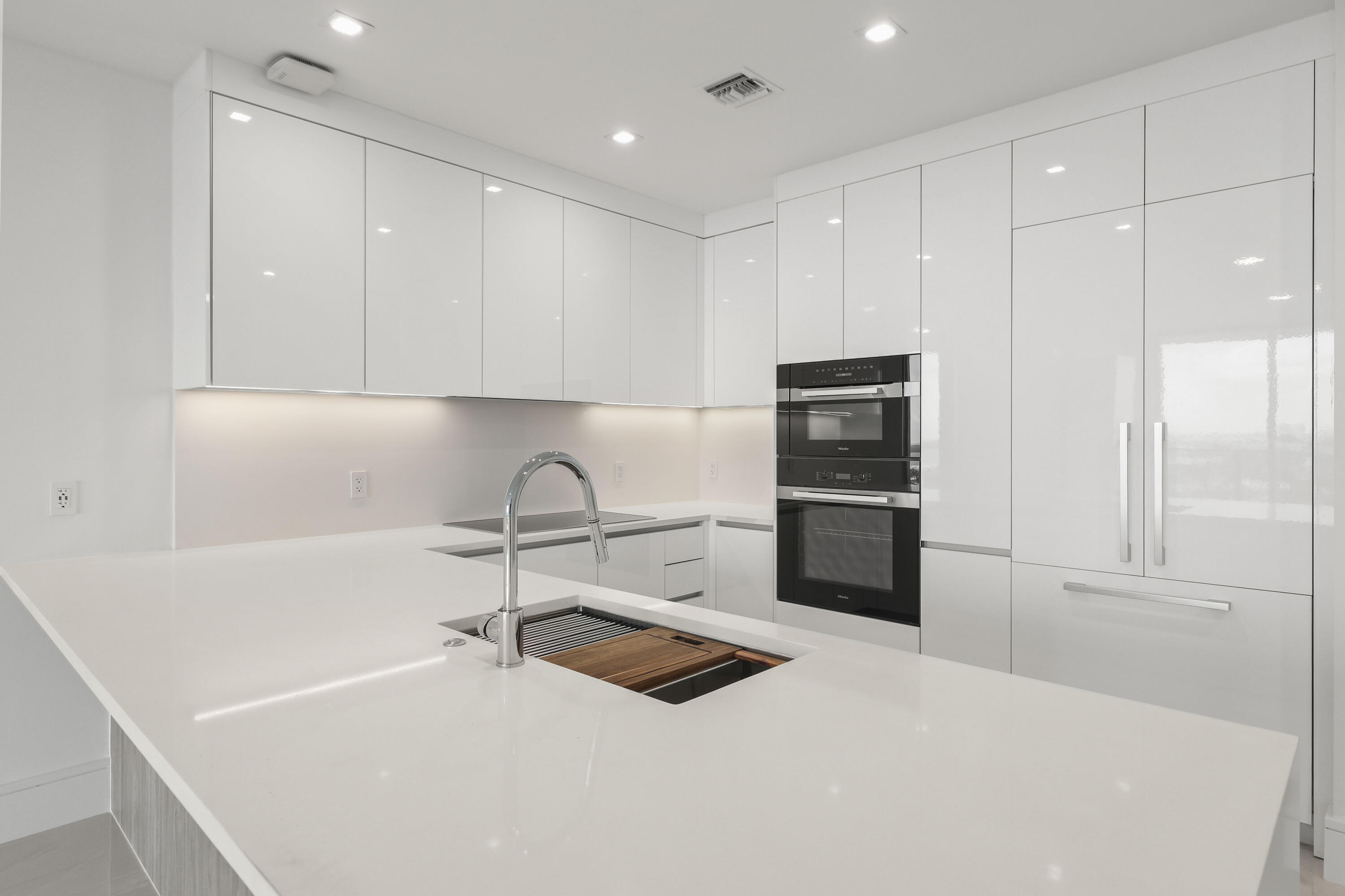 220 Lake Shore Drive 1121 Property Photo 5