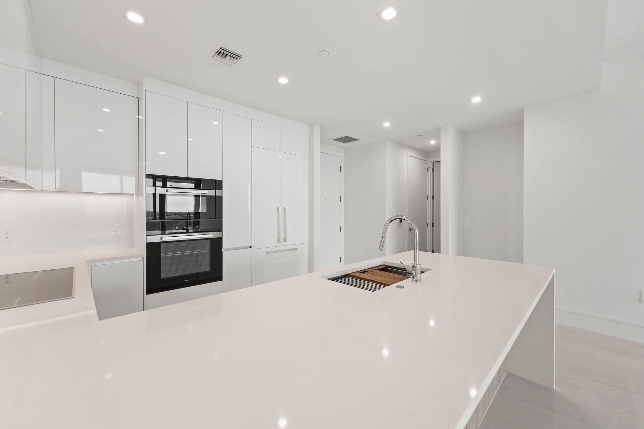 220 Lake Shore Drive 1121 Property Photo 10