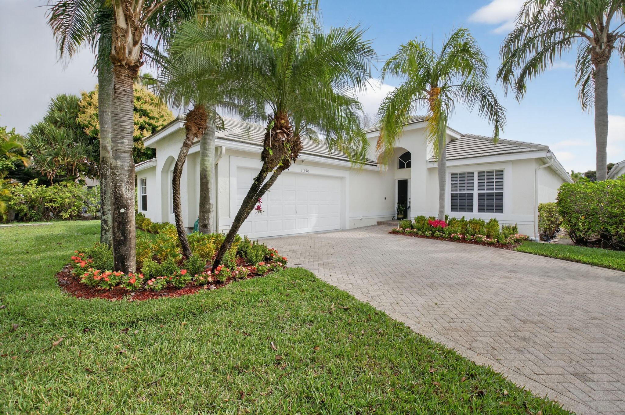 11590 Creekside Drive Property Photo 1