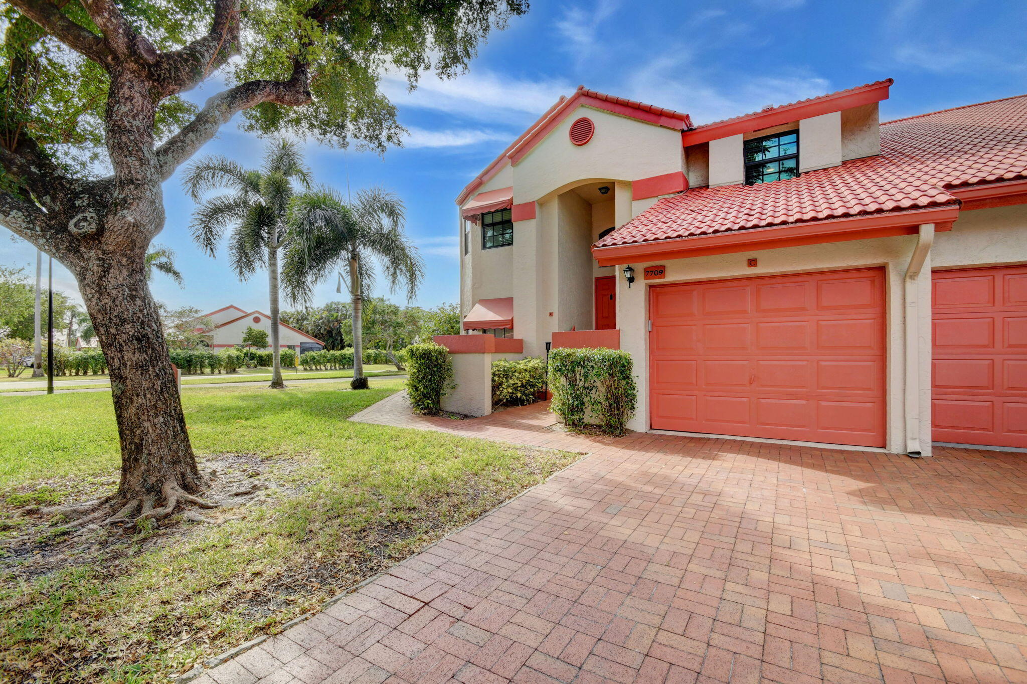 7709 Lexington Club Boulevard C Property Photo 2