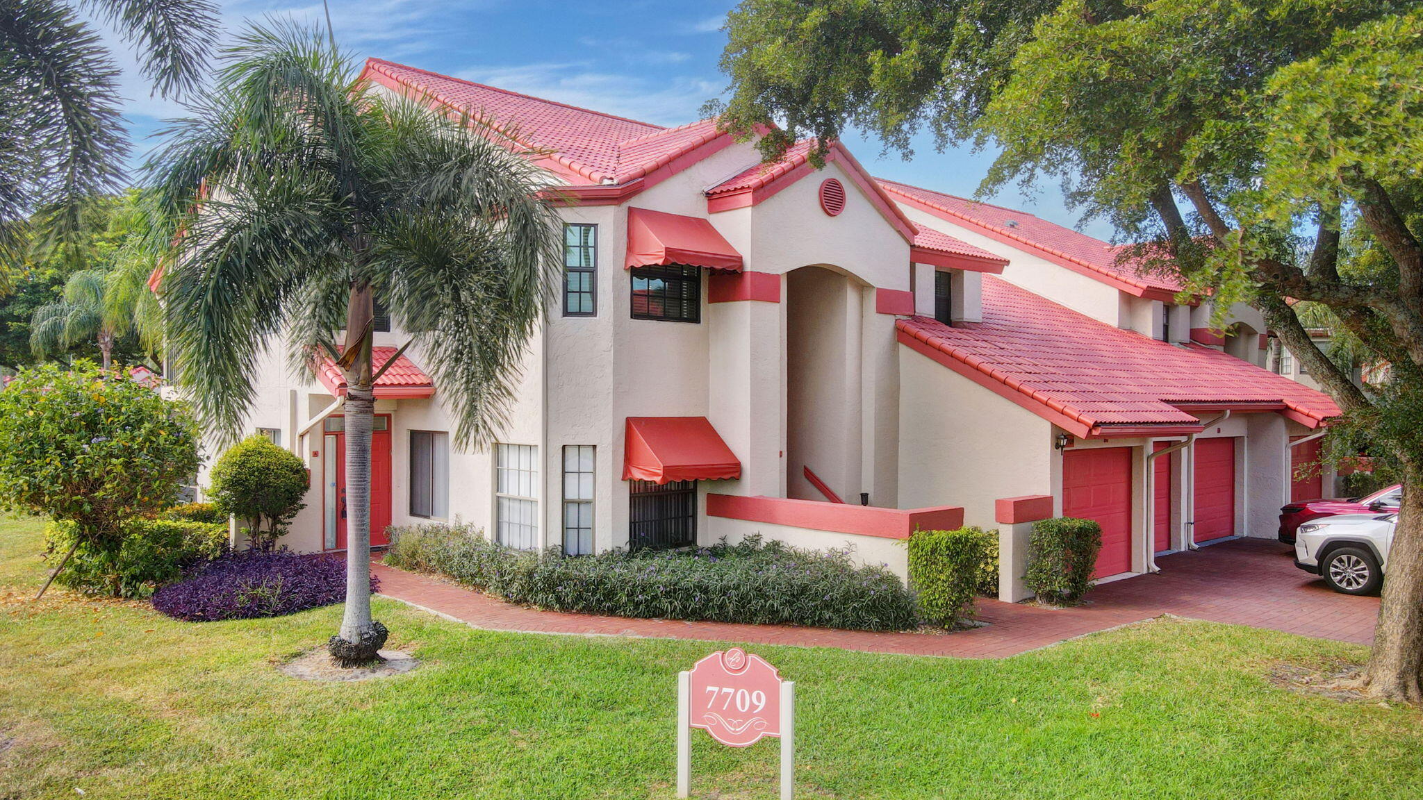 7709 Lexington Club Boulevard C Property Photo 3