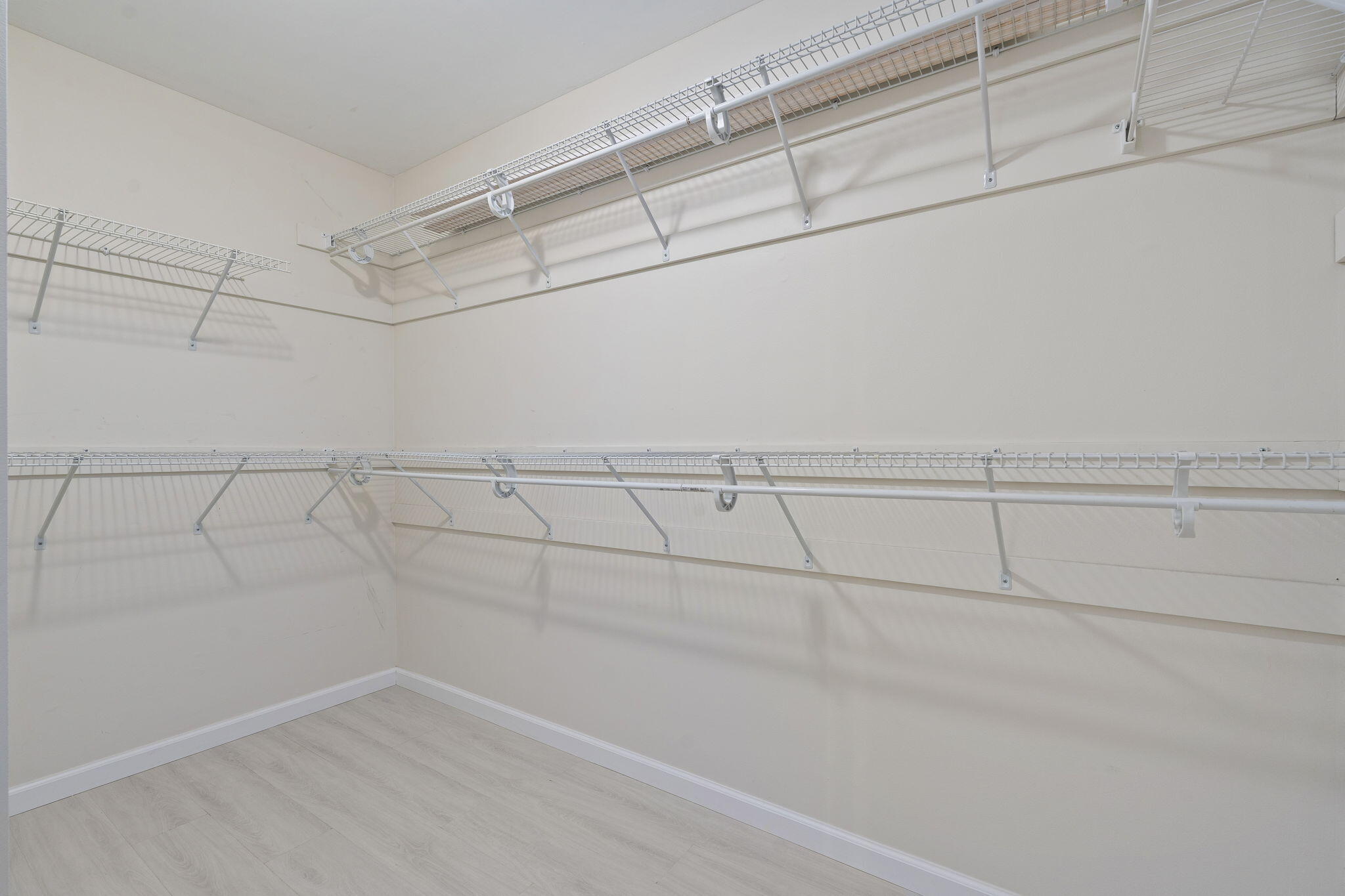 3209 S Lakeview Circle 8-101 Property Photo 22