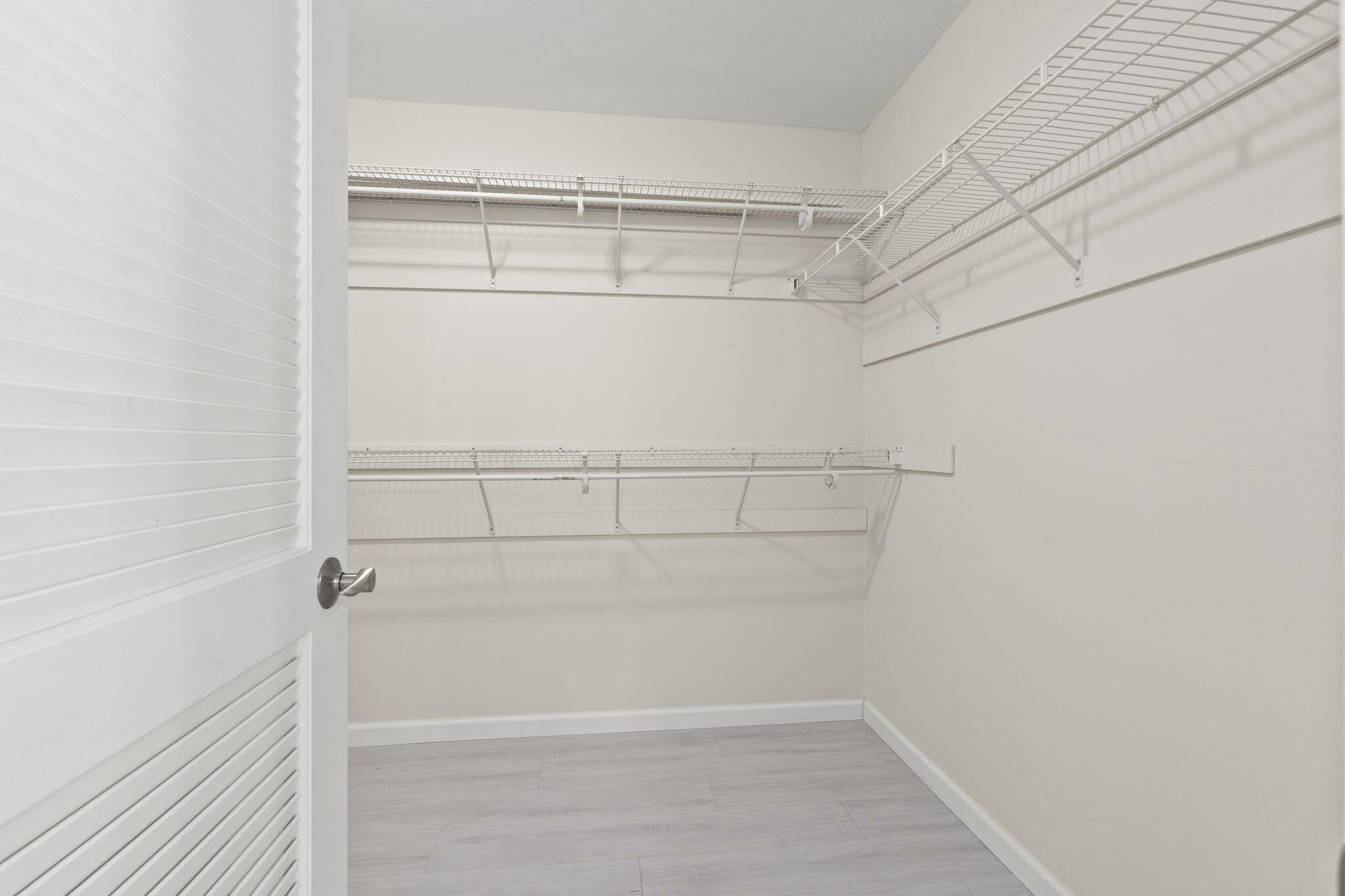 3209 S Lakeview Circle 8-101 Property Photo 23