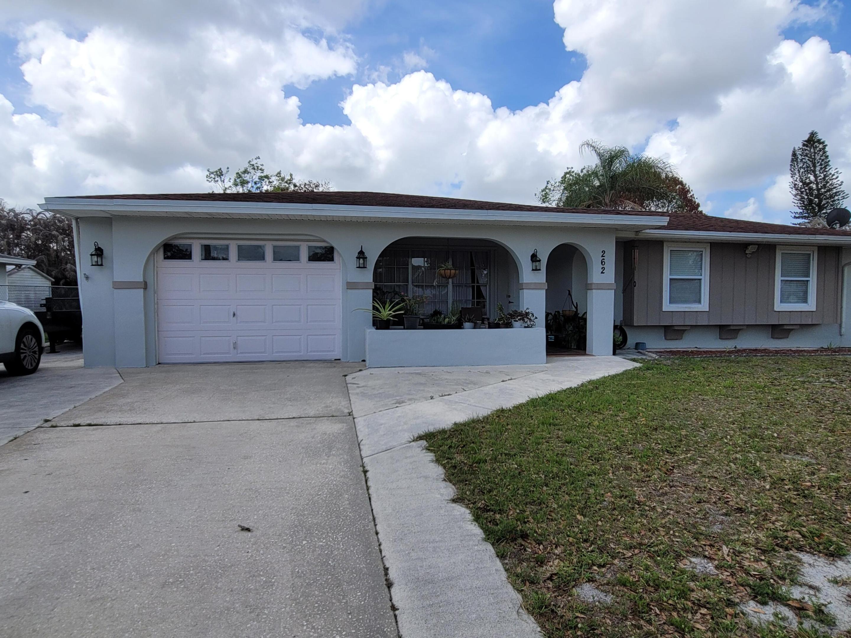 262 Ne Floresta Drive Property Photo 2
