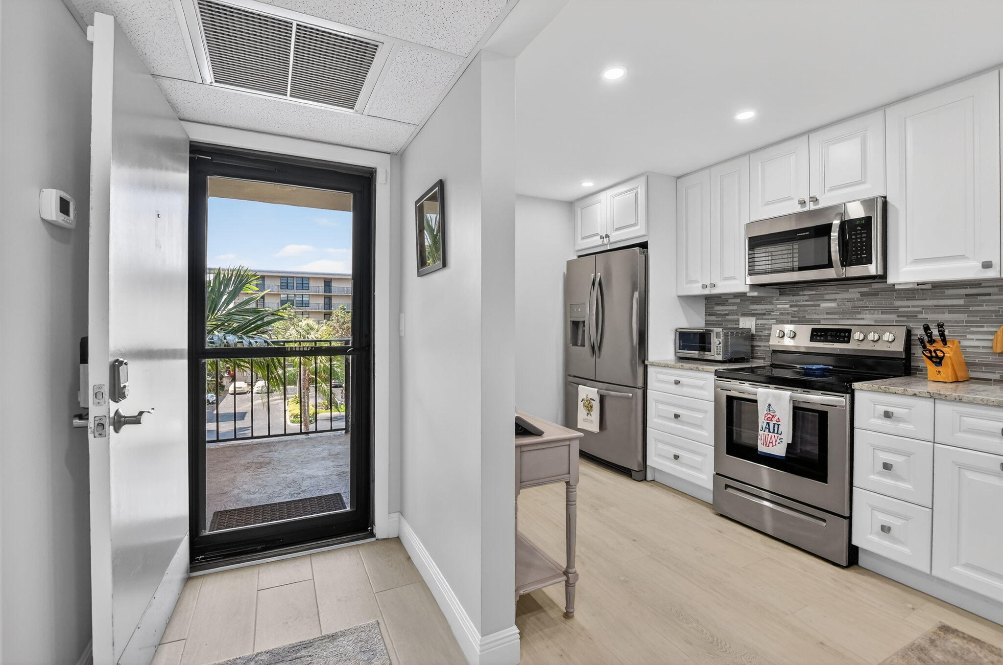 6 Royal Palm Way 409 Property Photo 2