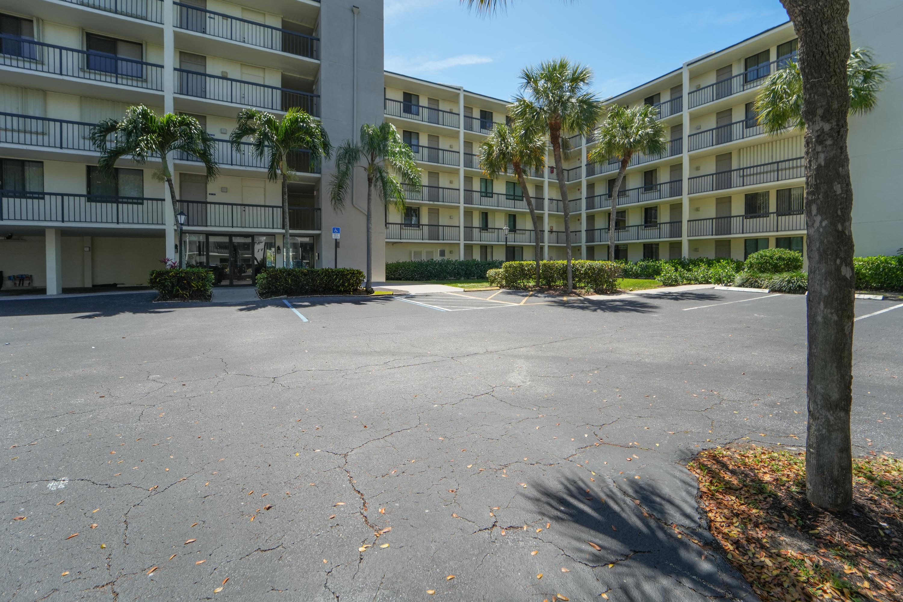 1605 S Us Highway 1 303m1 Property Photo 4