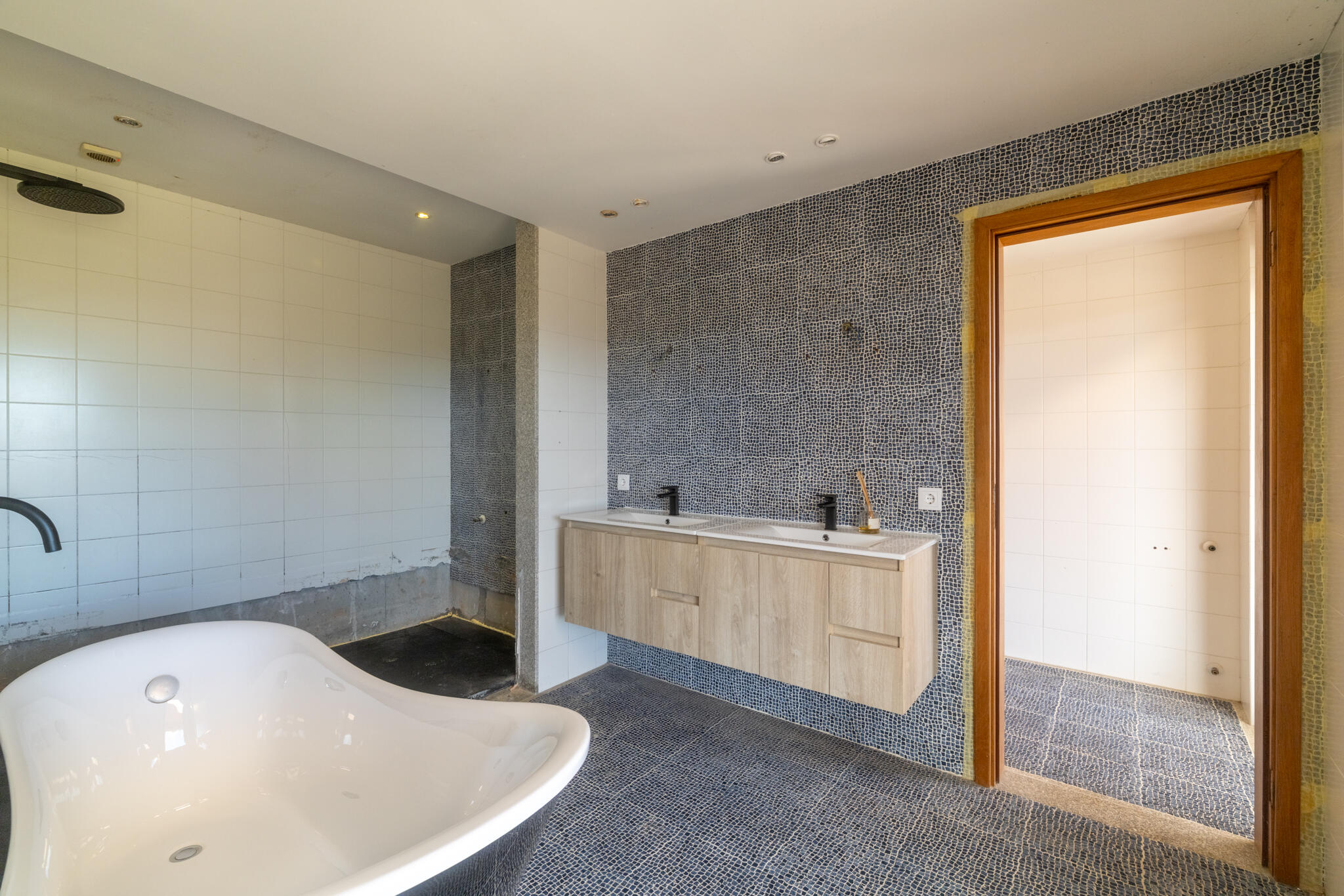 B26013057 Property Photo 43