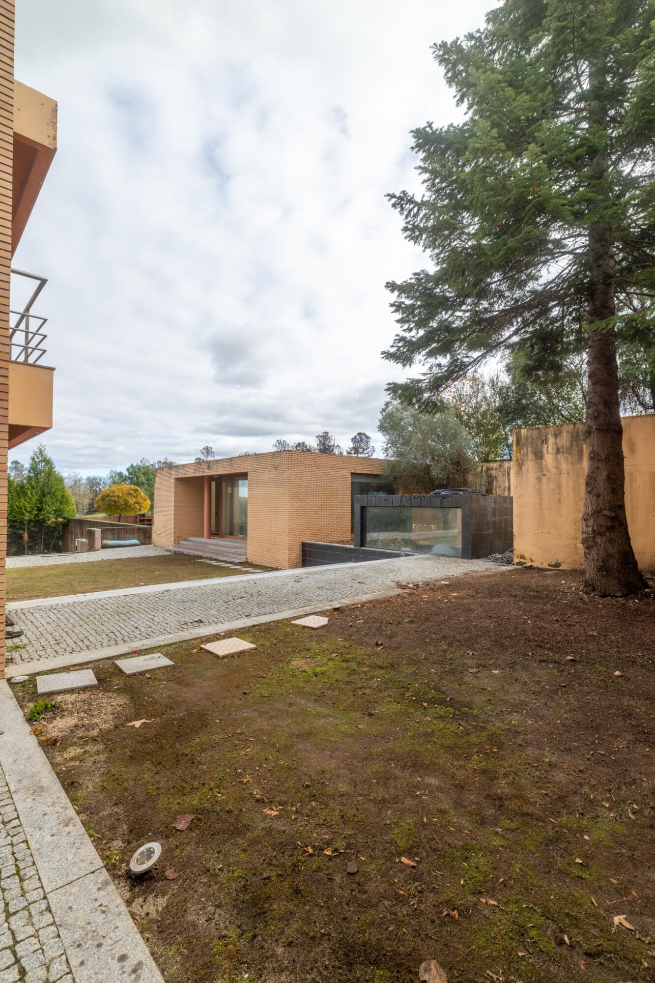 B26013057 Property Photo 100