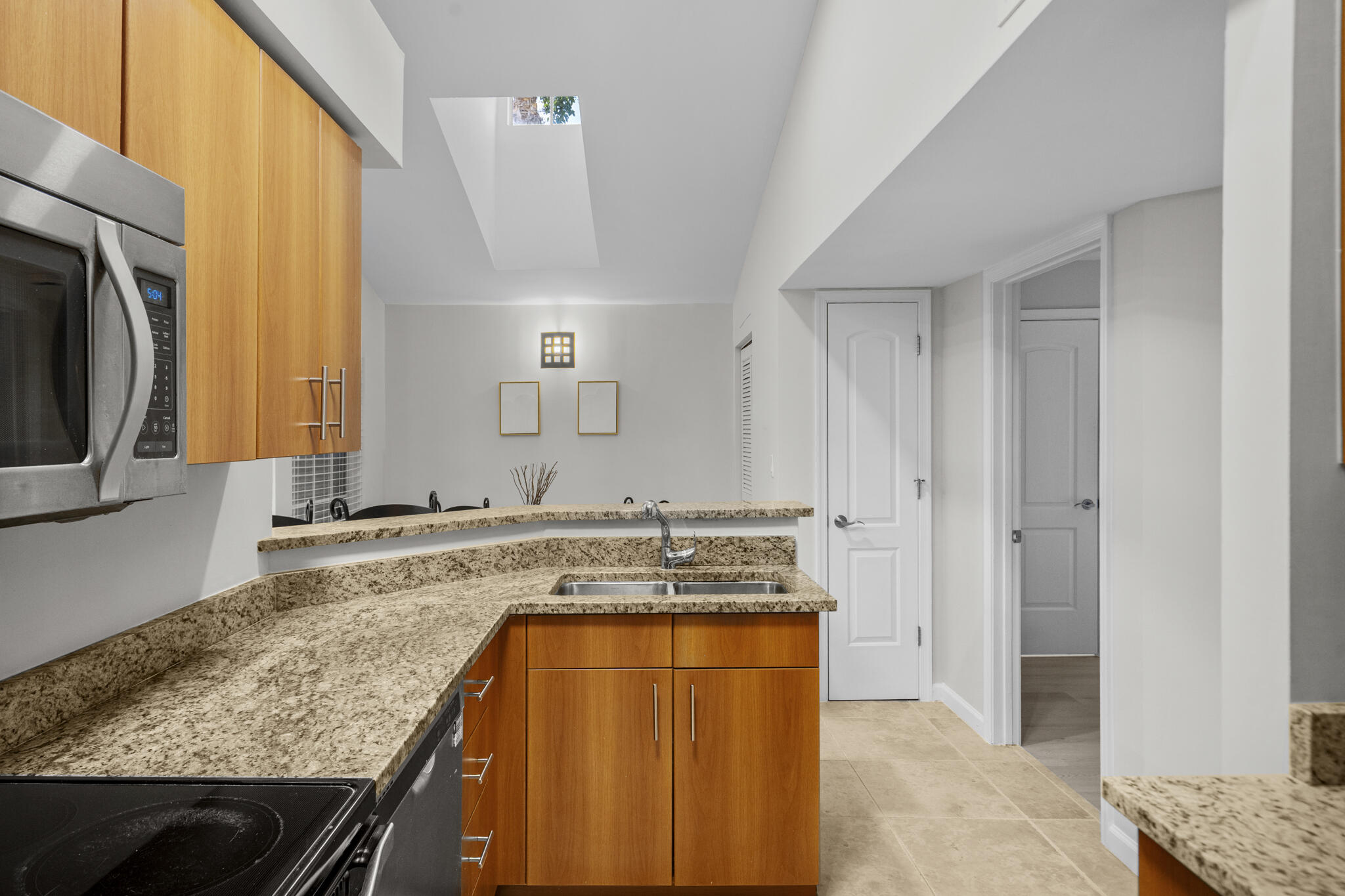 1000 Crystal Way L Property Photo 6