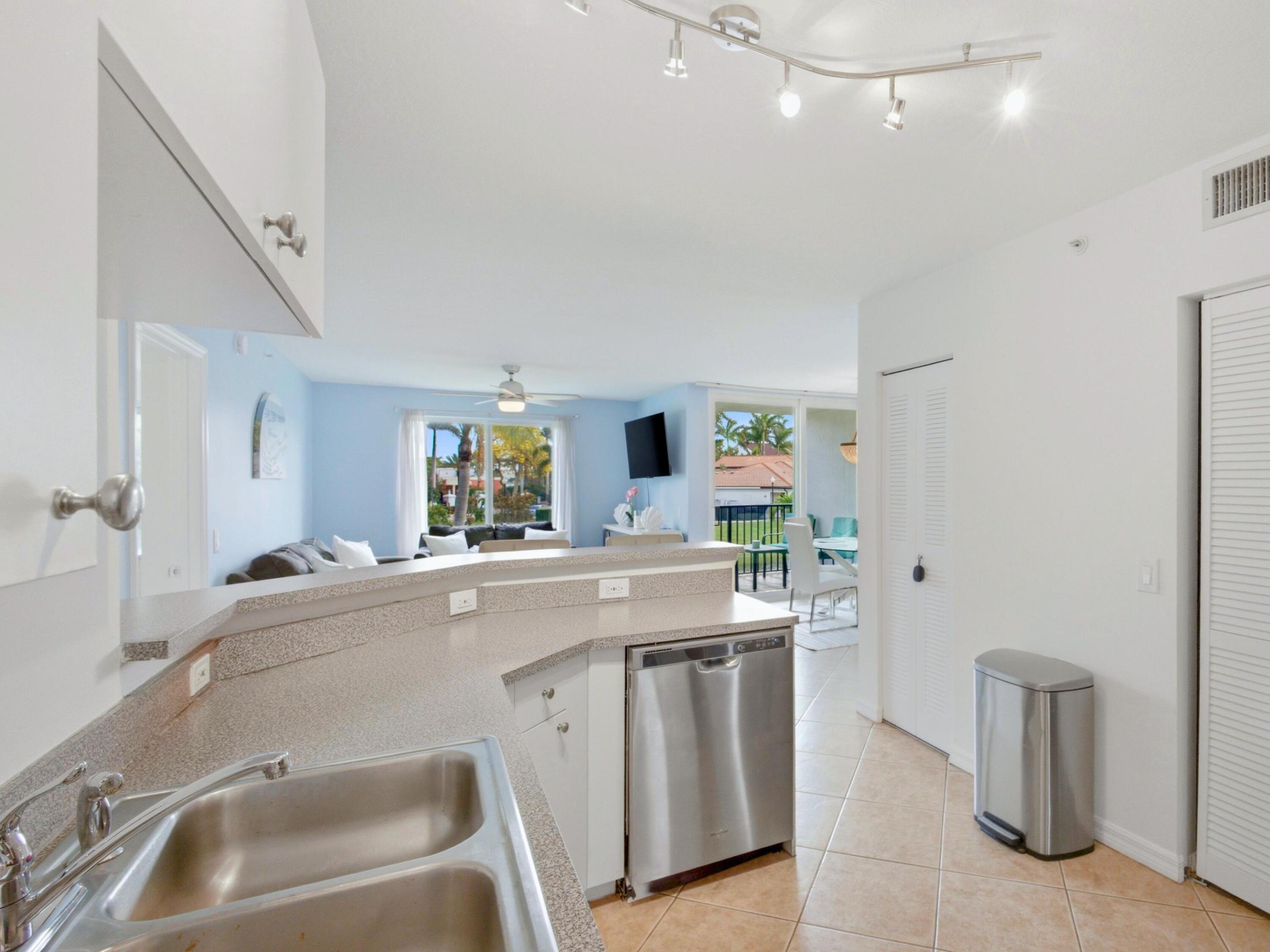 316 Villa Circle Property Photo 6
