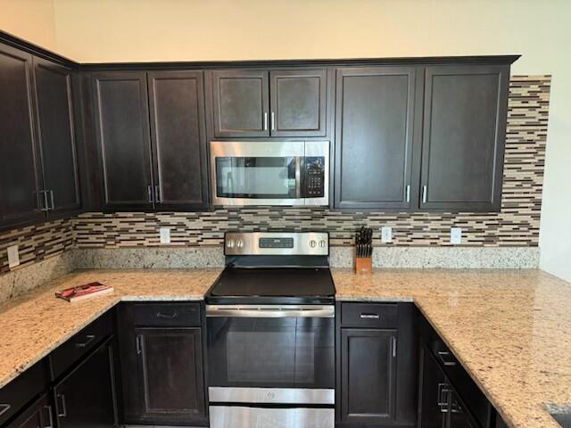 7401 Nw Farnsworth Circle Nw Property Photo 8