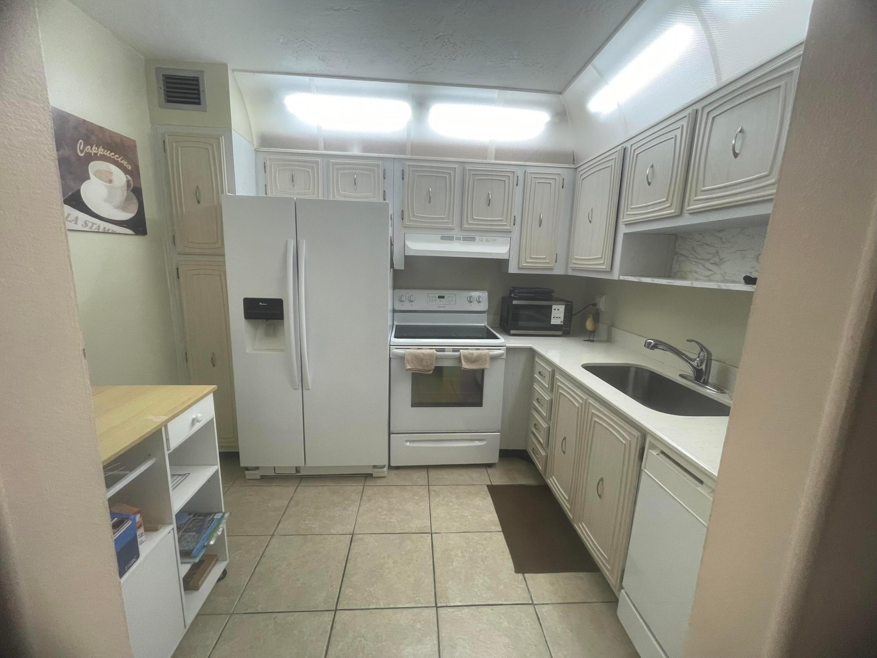 2821 Somerset Drive 118 Property Photo 1