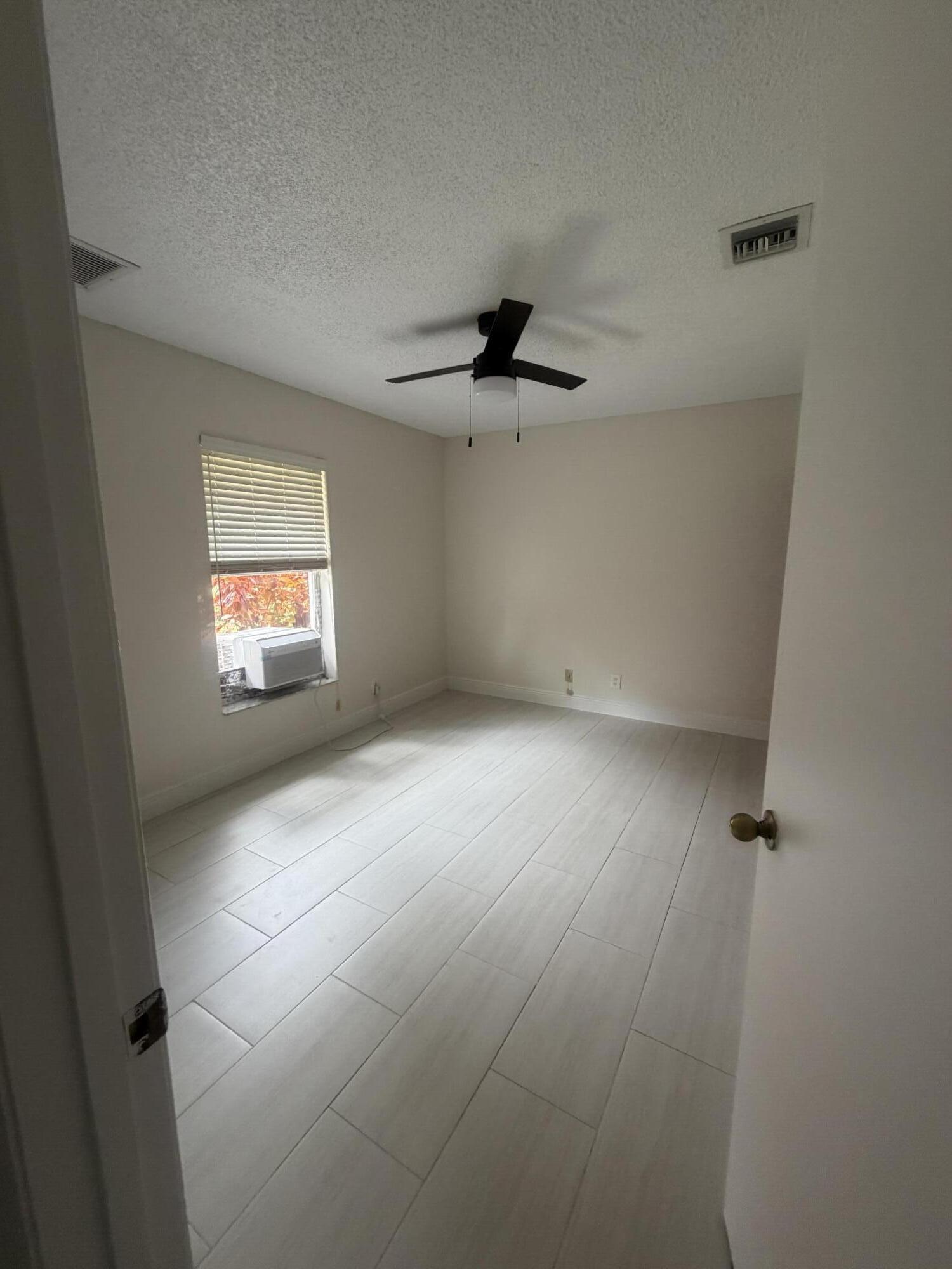 1401 Hideaway Bend Property Photo 6